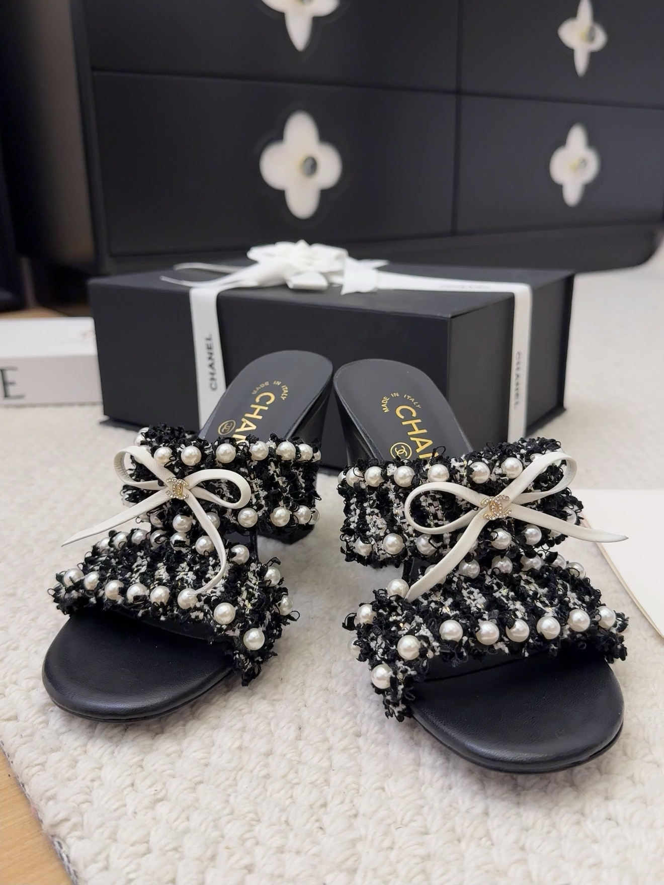 Elegant Chanel Heeled Sandals with Pearl Embellishments for Women, Black/White 10 i1742905186 4810 7