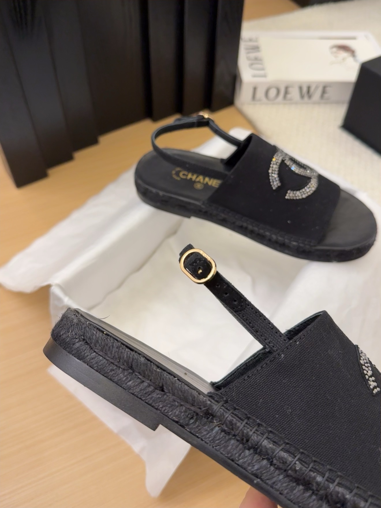 Elegant Chanel Espadrille Sandals - Classic Style with Iconic CC Logo 9 i1743053117 2676 8