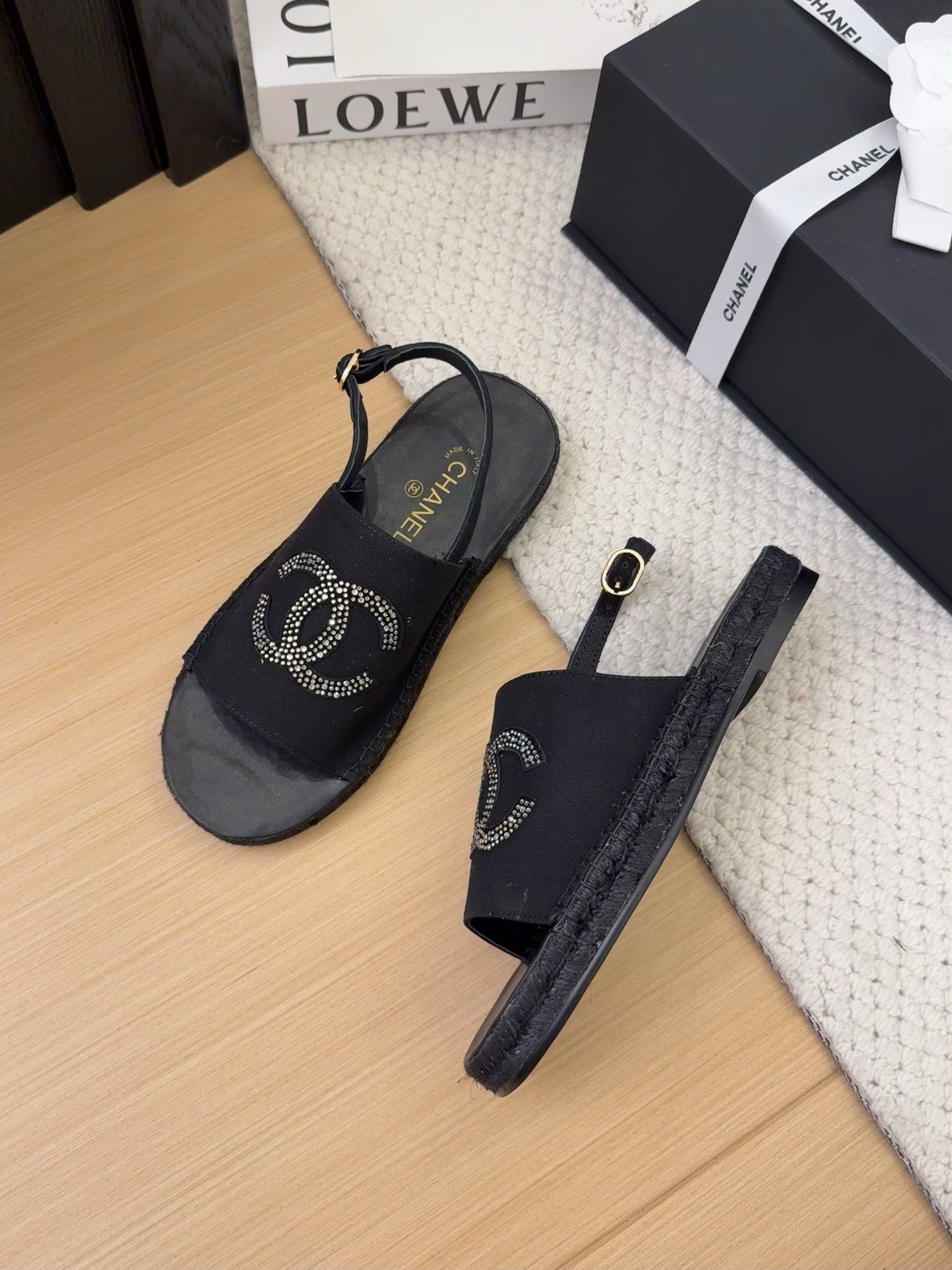 Elegant Chanel Espadrille Sandals - Classic Style with Iconic CC Logo 4 i1743053117 9283 1