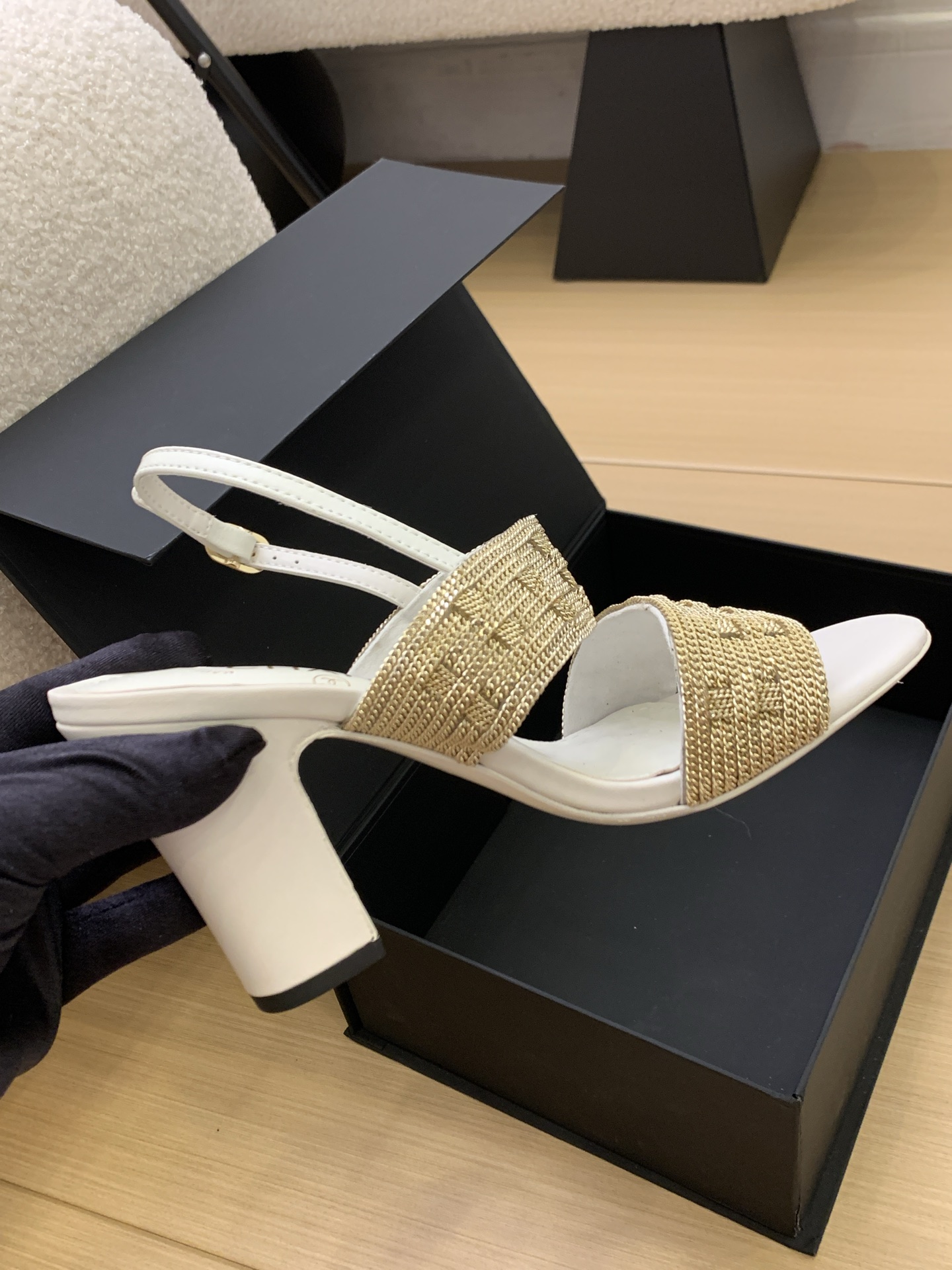 Elegant Heeled Sandals with Ankle Strap and Gold Detailing - Perfect for Any Event 1 Elegant Heeled Sandals with Ankle Strap and Gold Detailing - Perfect for Any Event