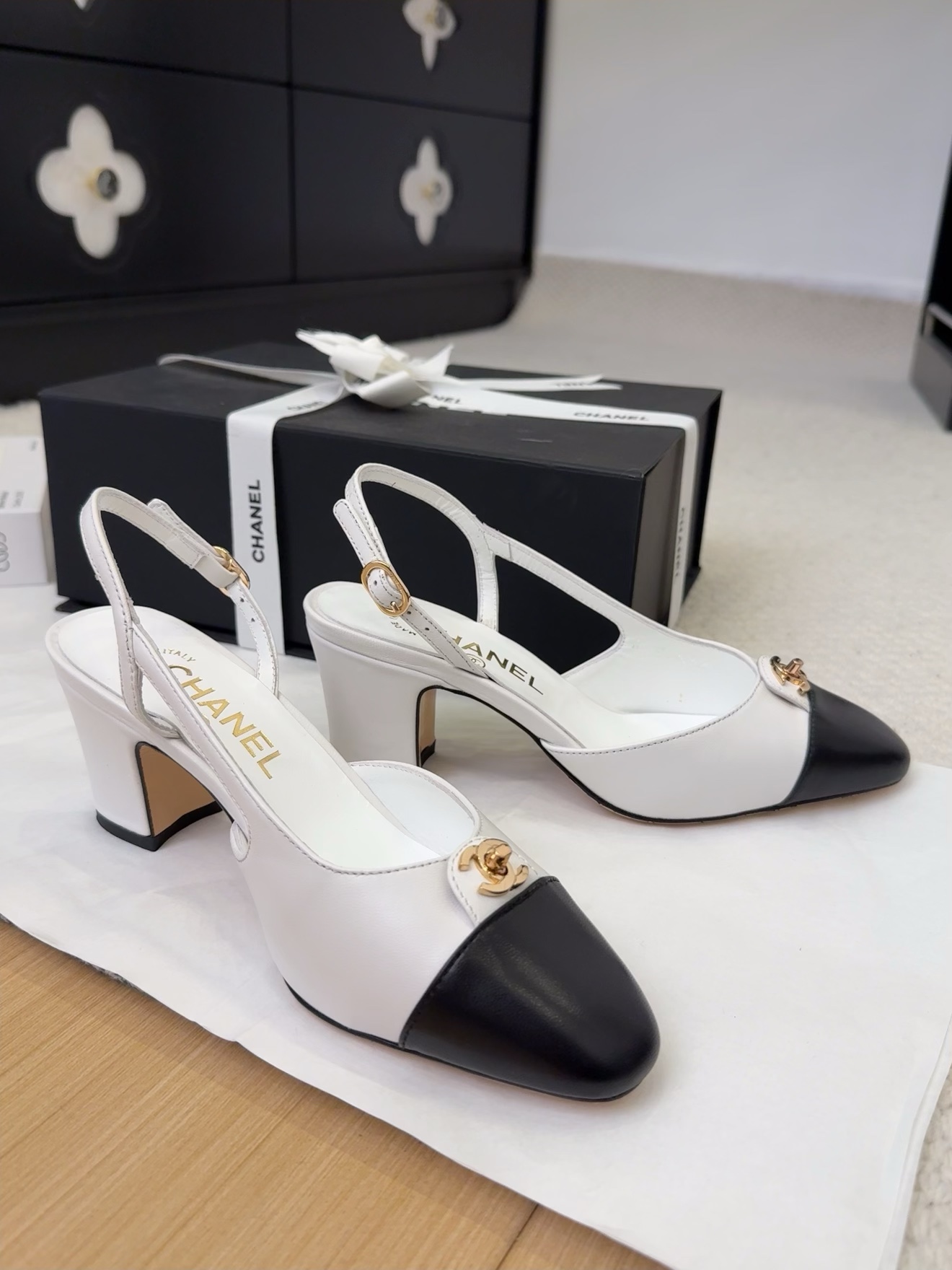 Elegant Chanel 25 Slingback Heels - Black and White Leather Pumps 5 i1743328853 2862 0