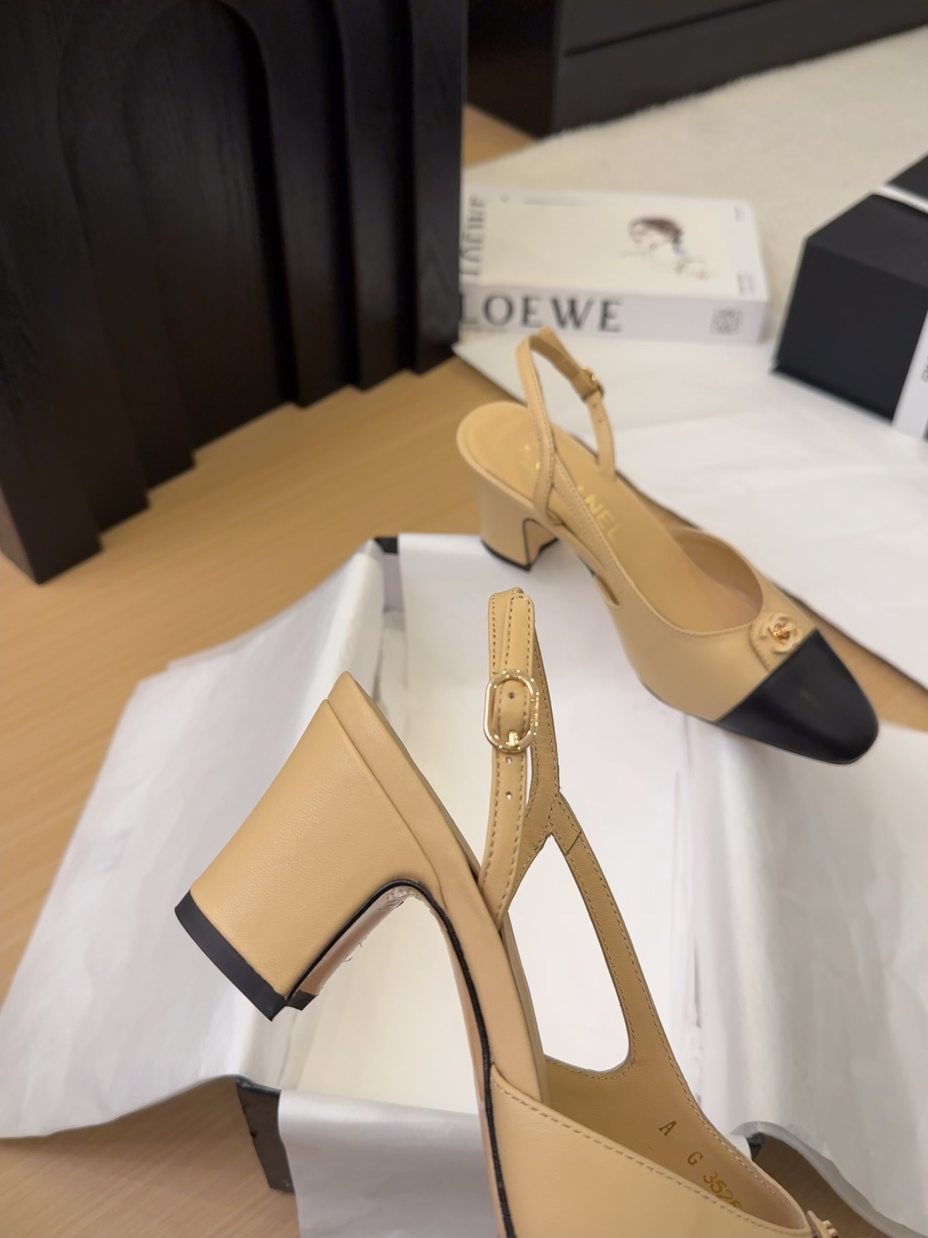 Elegant Chanel Slingback Pumps: Beige & Black Leather, Authentic Italian Packaging 9 i1743328986 4024 4