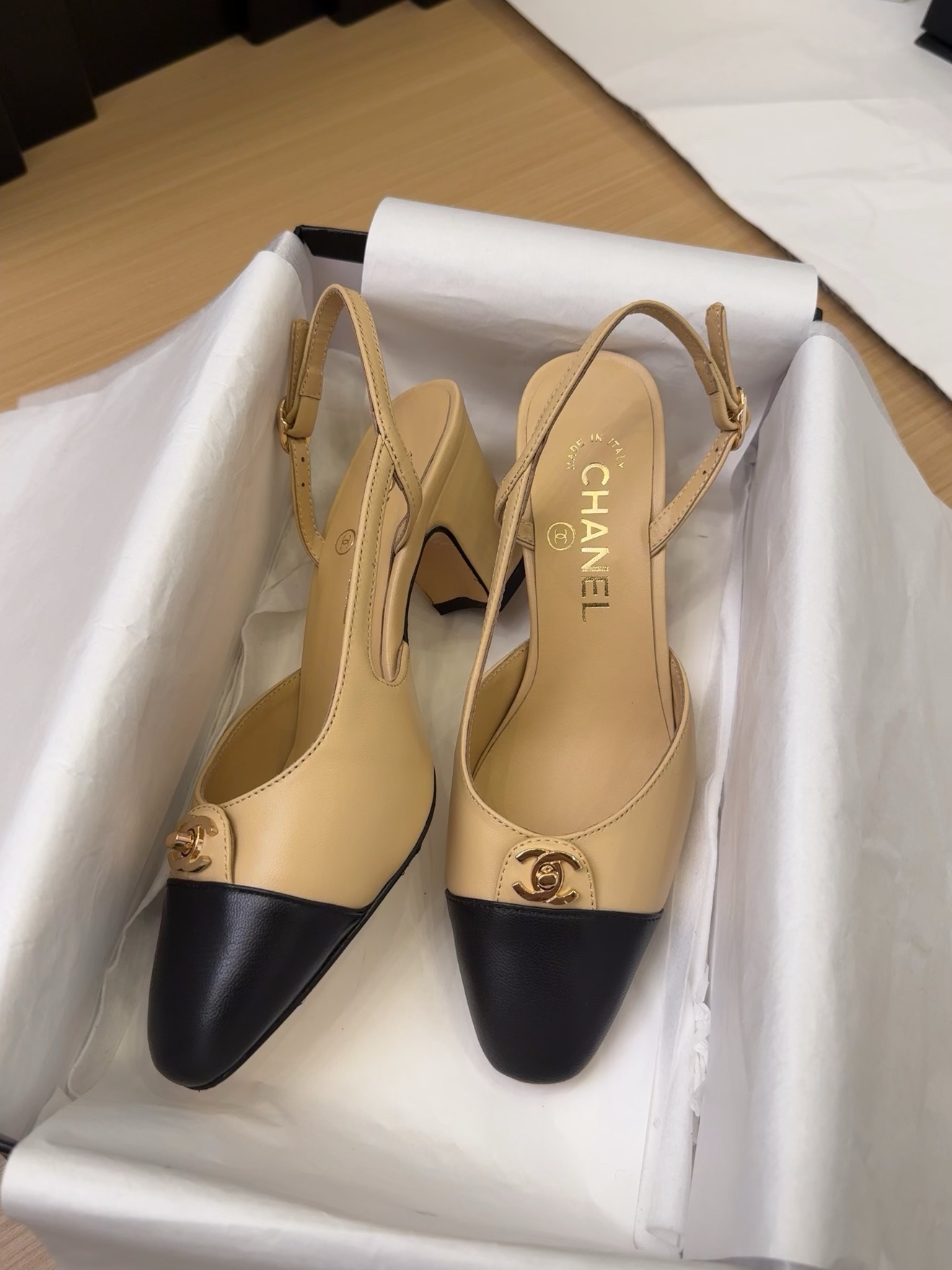 Elegant Chanel Slingback Pumps: Beige & Black Leather, Authentic Italian Packaging 8 i1743328986 698 0