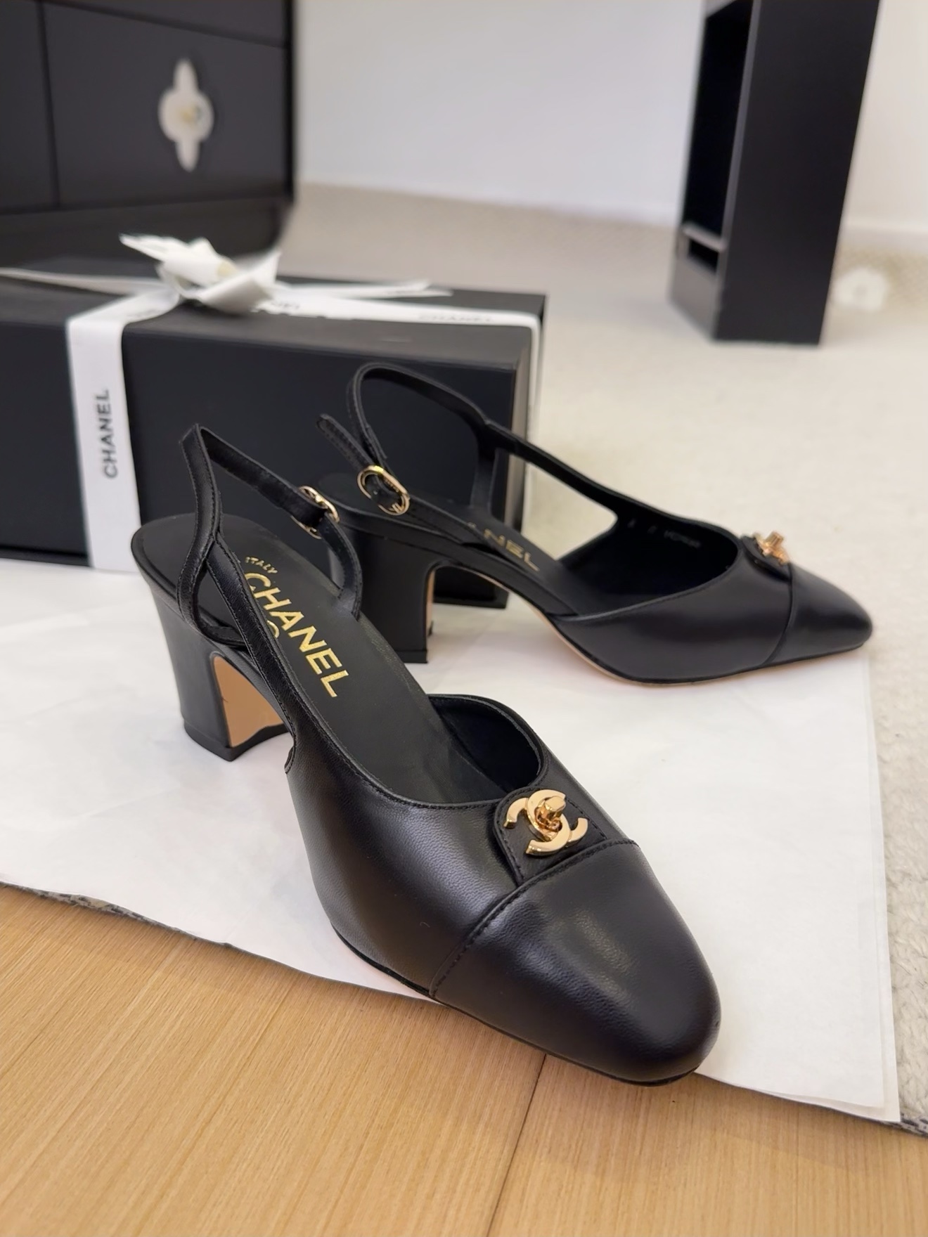 Elegant Leather Heeled Slingbacks - Iconic Design, Ultimate Comfort 4 i1743329013 7636 1