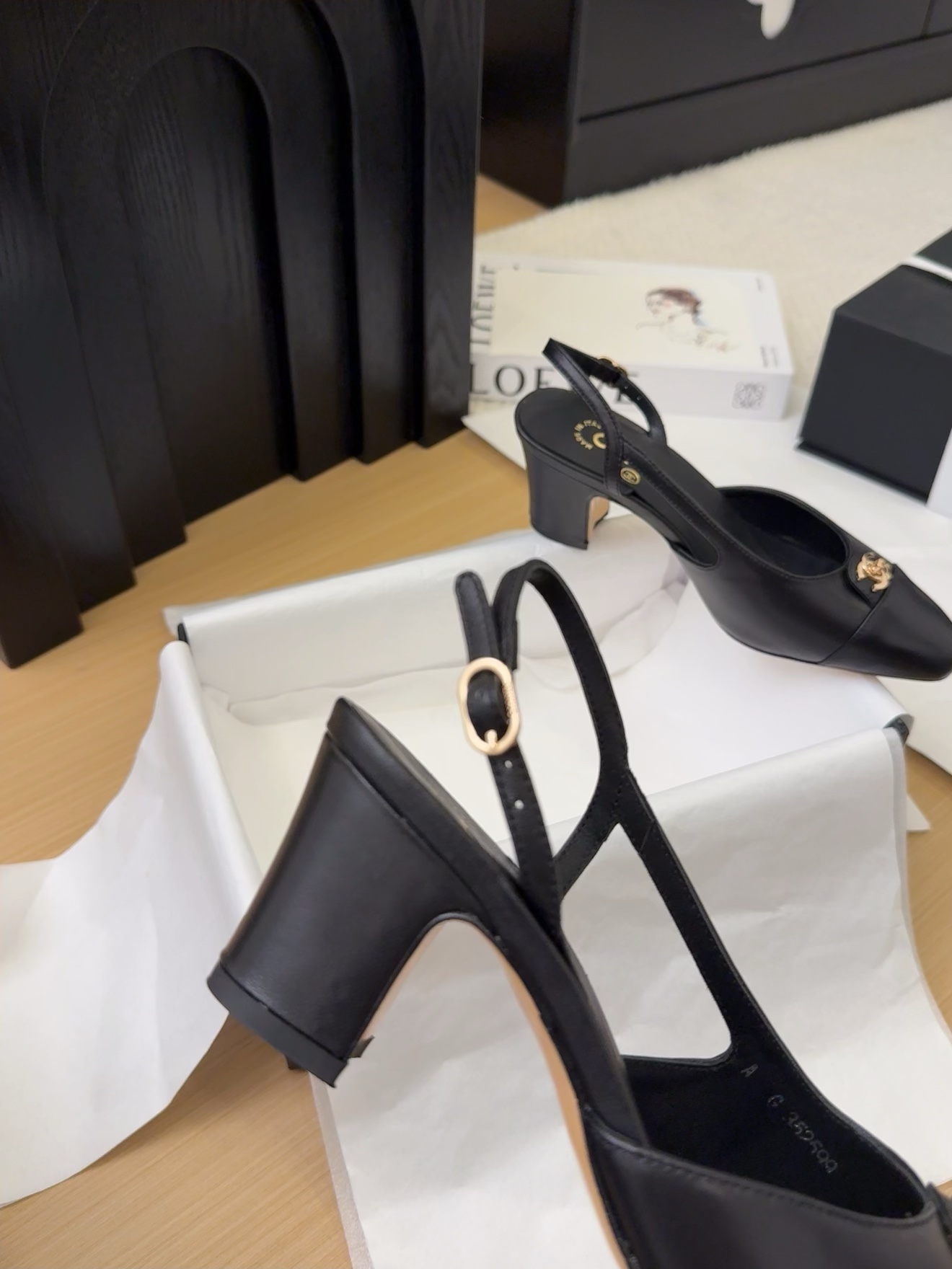 Elegant Leather Heeled Slingbacks - Iconic Design, Ultimate Comfort 6 i1743329013 8715 7