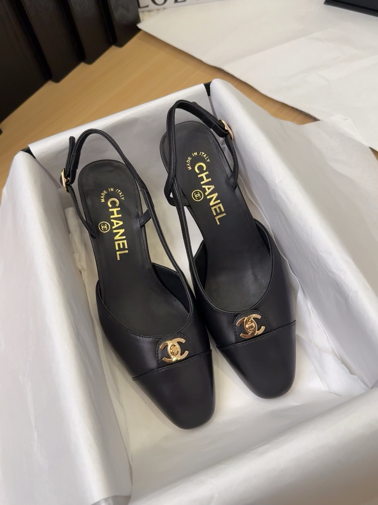 Elegant Leather Heeled Slingbacks - Iconic Design, Ultimate Comfort 8 i1743329019 4043 0