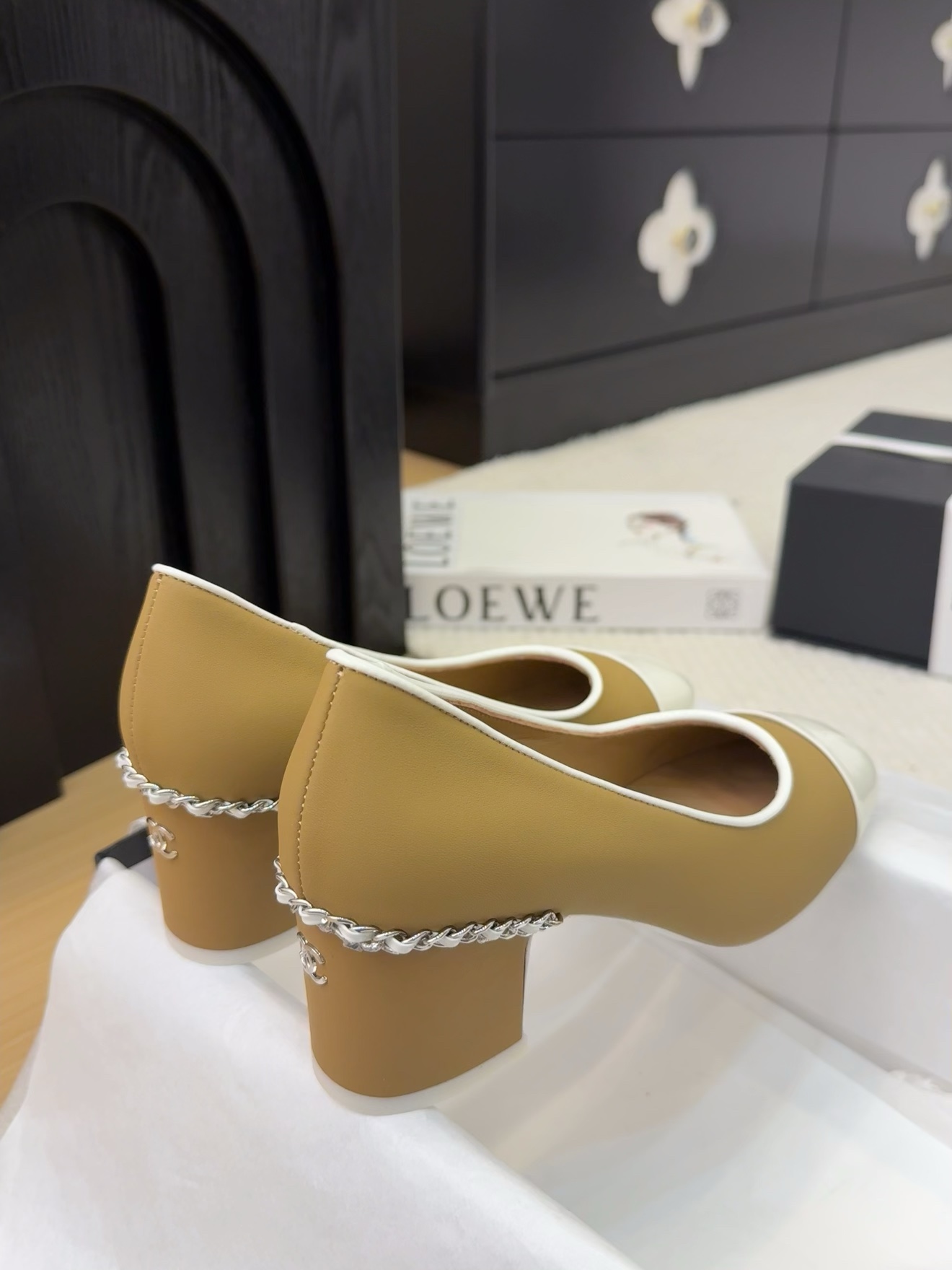 Elegant Chanel 25 Women's Heeled Pumps with Italian Packaging - Perfect Gift! 7 i1743387529 2881 4