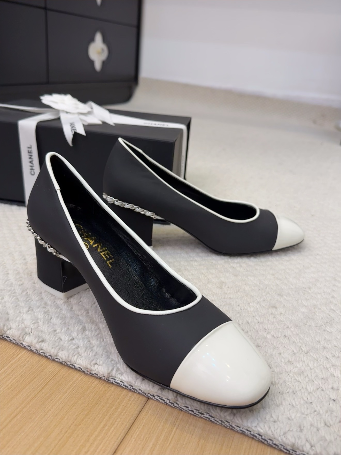 Chanel 25 Black & White Leather Pumps, Italian Packaging, Women Shoes 4 i1743387571 9496 7