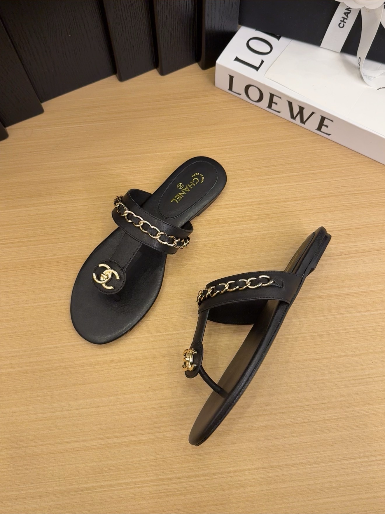 Elegant Chanel Black Leather Thong Sandals with Chain Detail - Size 35-39 2 i1743510680 2912 4