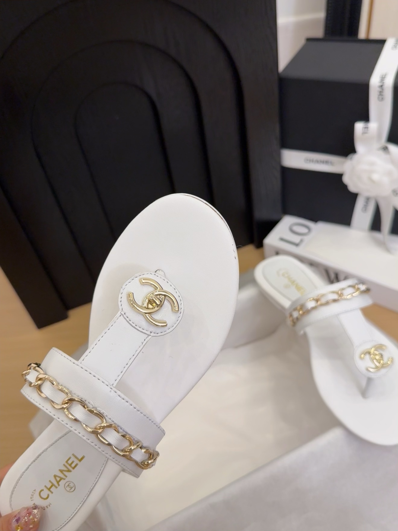 Elegant White Leather Thong Sandals With Chain Detail - Inspired by Chanel 7 i1743510722 18 1