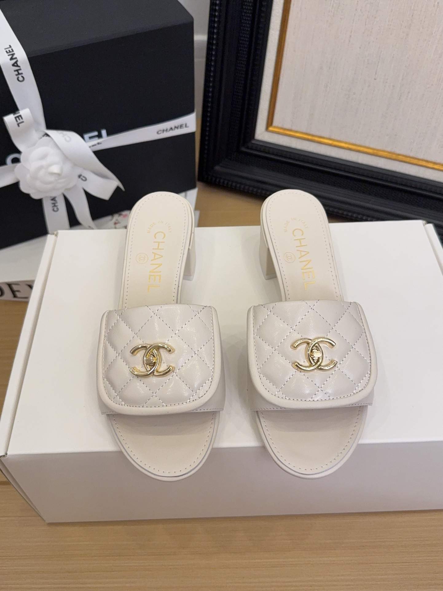 NO:392106,[Spot sale] *25 Counter [authentic grade] version!  !  Official catalog Number of codes 35, 36, 37, 38, 39 (34/40/41 Custom made to communicate with customer service) Heel height: 5cm/2.5cm All are equipped with genuine Italian packaging, slippers, slippers19860909【现货发售】 *25 专柜【正品级】版本！！ 官方目录 码数35、36、37、38、39 (34/40/41 需要定做跟客服♂沟通)  跟高:5cm/2.5cm 均配有意大利正品包装,拖鞋,slippers,Women's Shoes