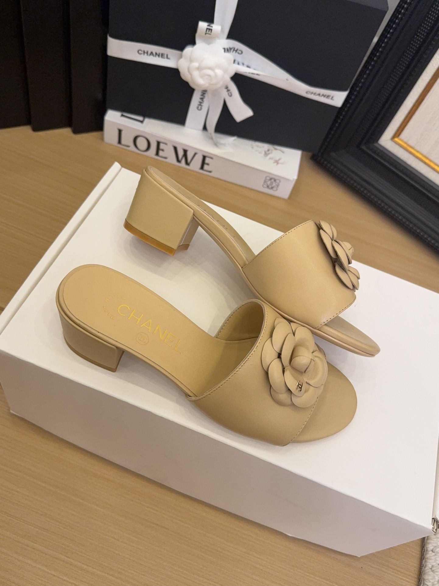 Elegant Women's Mules with Camellia Flower, Beige Leather, Low Block Heel 2 i1744199660 1875 4