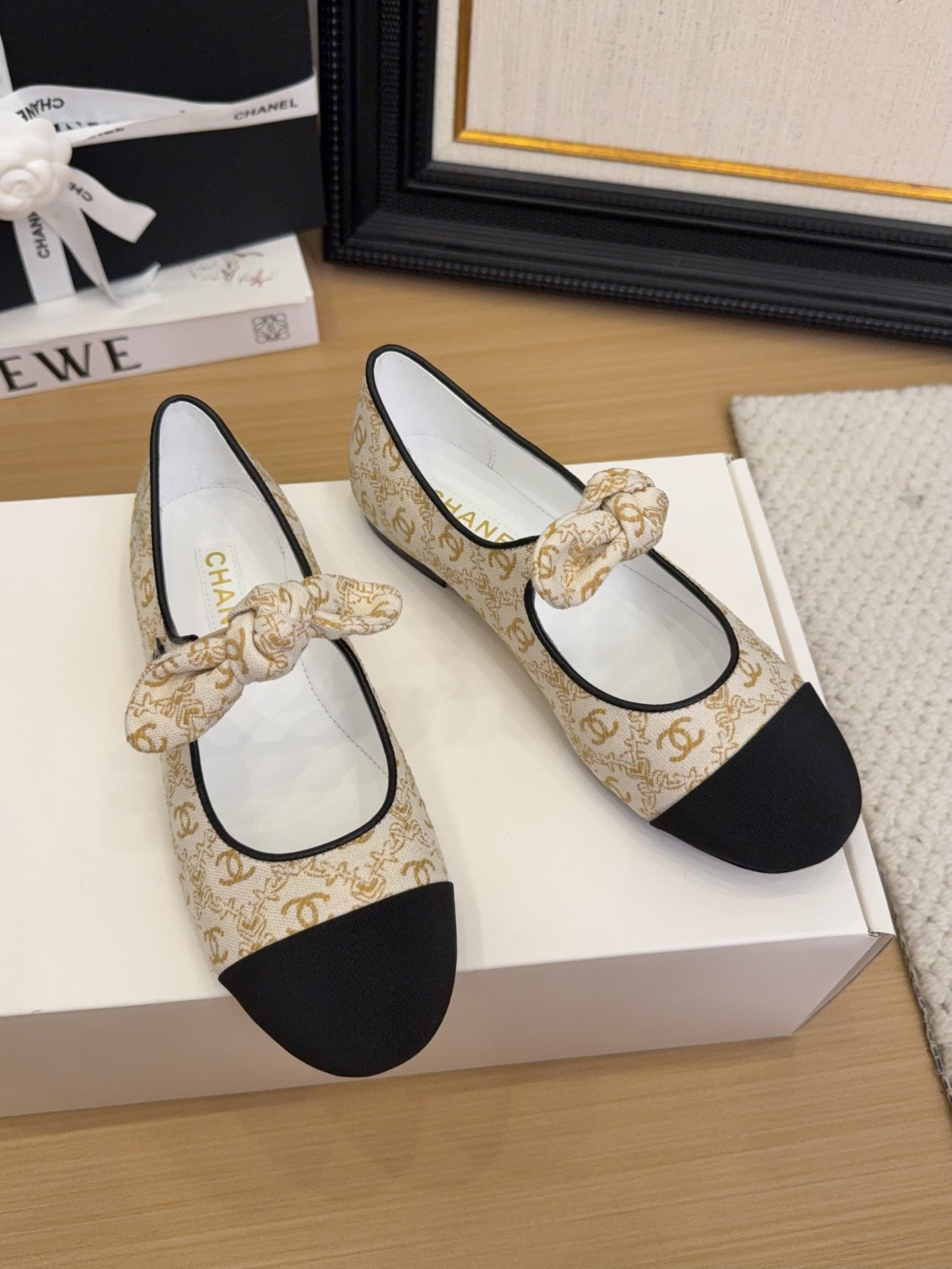 Elegant Chanel 25 Ballet Flats with Bow Detail - Authentic Italian Packaging 5 i1744209867 9806 1