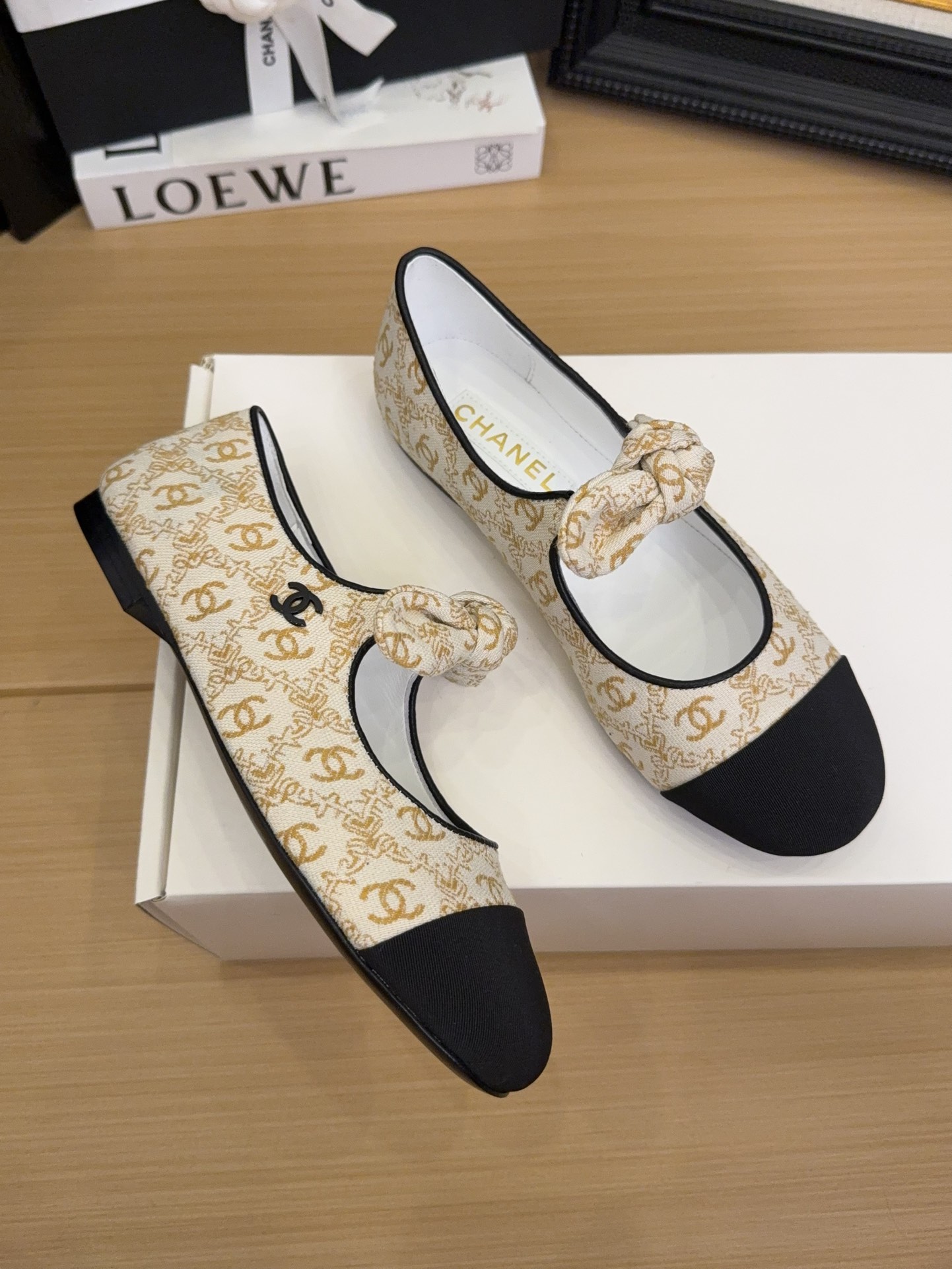 Elegant Chanel 25 Ballet Flats with Bow Detail - Authentic Italian Packaging 2 i1744209868 3337 8