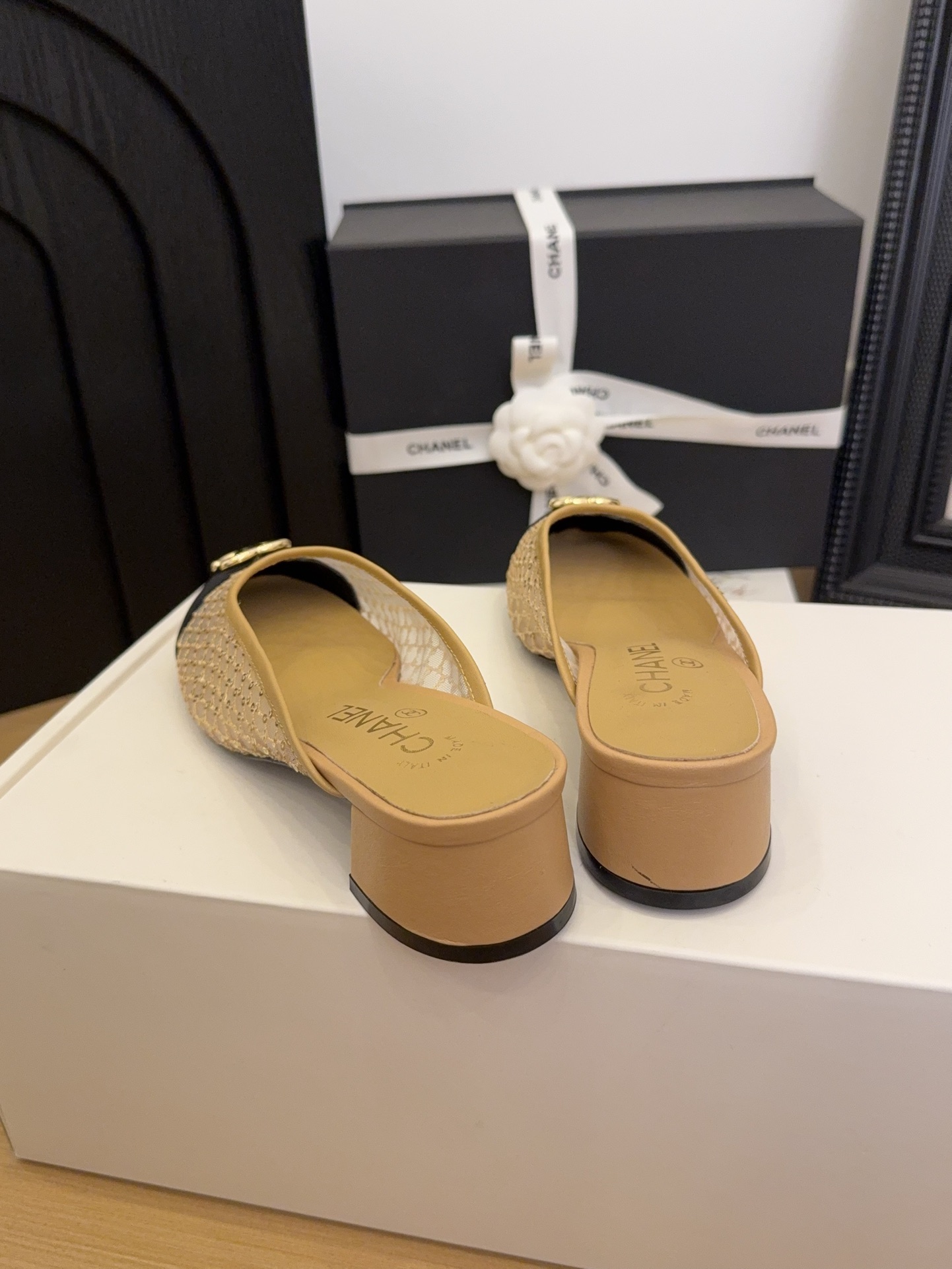 Elegant Mules - Beige Mules with Black Cap-toe and Block Heel 5 i1744510010 7281 0