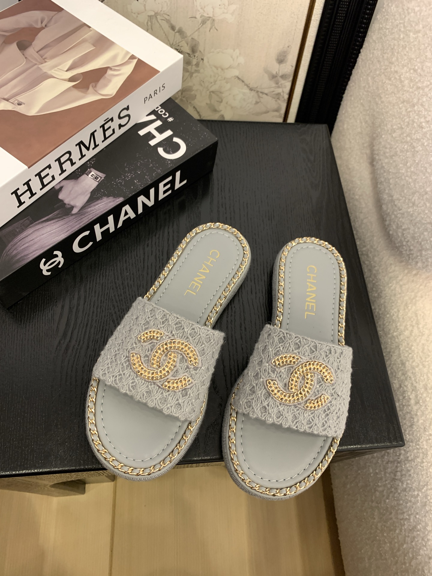 NO:392111,[Spot sale] *25 Counter [authentic grade] version!  !  Official catalog Numbers of codes 35, 36, 37, 38, 39 (34/40/41 Custom-made communication with customer service) are equipped with genuine Italian packaging, slippers, slippers19860909【现货发售】 *25 专柜【正品级】版本！！ 官方目录 码数35、36、37、38、39 (34/40/41 需要定做跟客服♂沟通) 均配有意大利正品包装,拖鞋,slippers,Women's Shoes