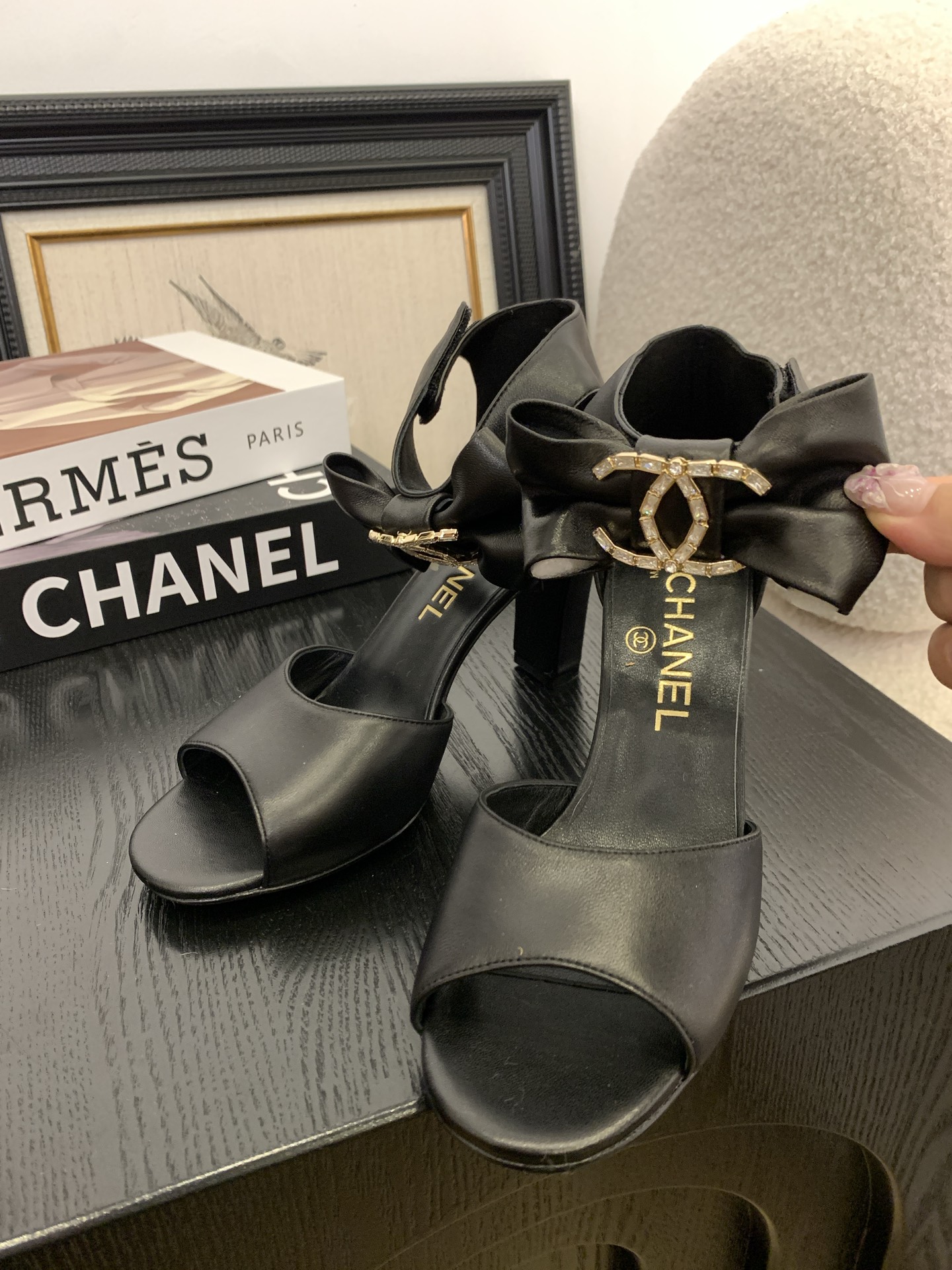 NO:240078,[Spot sale] *25 Counter [authentic grade] version!  !  Official catalog Numbers of 35, 36, 37, 38, 39 (34/40/41 Custom made to communicate with customer service) Leather 20 are equipped with genuine Italian packaging, high heels, sandals, high heels19860909【现货发售】 *25 专柜【正品级】版本！！ 官方目录 码数35、36、37、38、39 (34/40/41 需要定做跟客服♂沟通) 皮20 均配有意大利正品包装,高跟鞋凉鞋,sandals,high heels,Women's Shoes