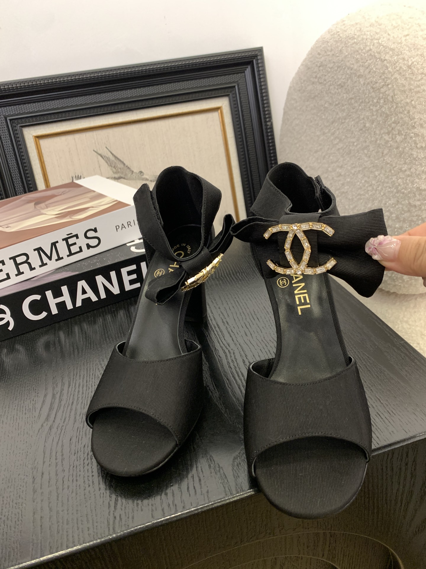 NO:244407,[Spot sale] *25 Counter [authentic grade] version!  !  Official catalog Numbers of codes 35, 36, 37, 38, 39 (34/40/41 Custom made to communicate with customer service) Leather 20 are equipped with genuine Italian packaging, sandals, sandals19860909【现货发售】 *25 专柜【正品级】版本！！ 官方目录 码数35、36、37、38、39 (34/40/41 需要定做跟客服♂沟通) 皮20 均配有意大利正品包装,凉鞋,sandals,Women's Shoes