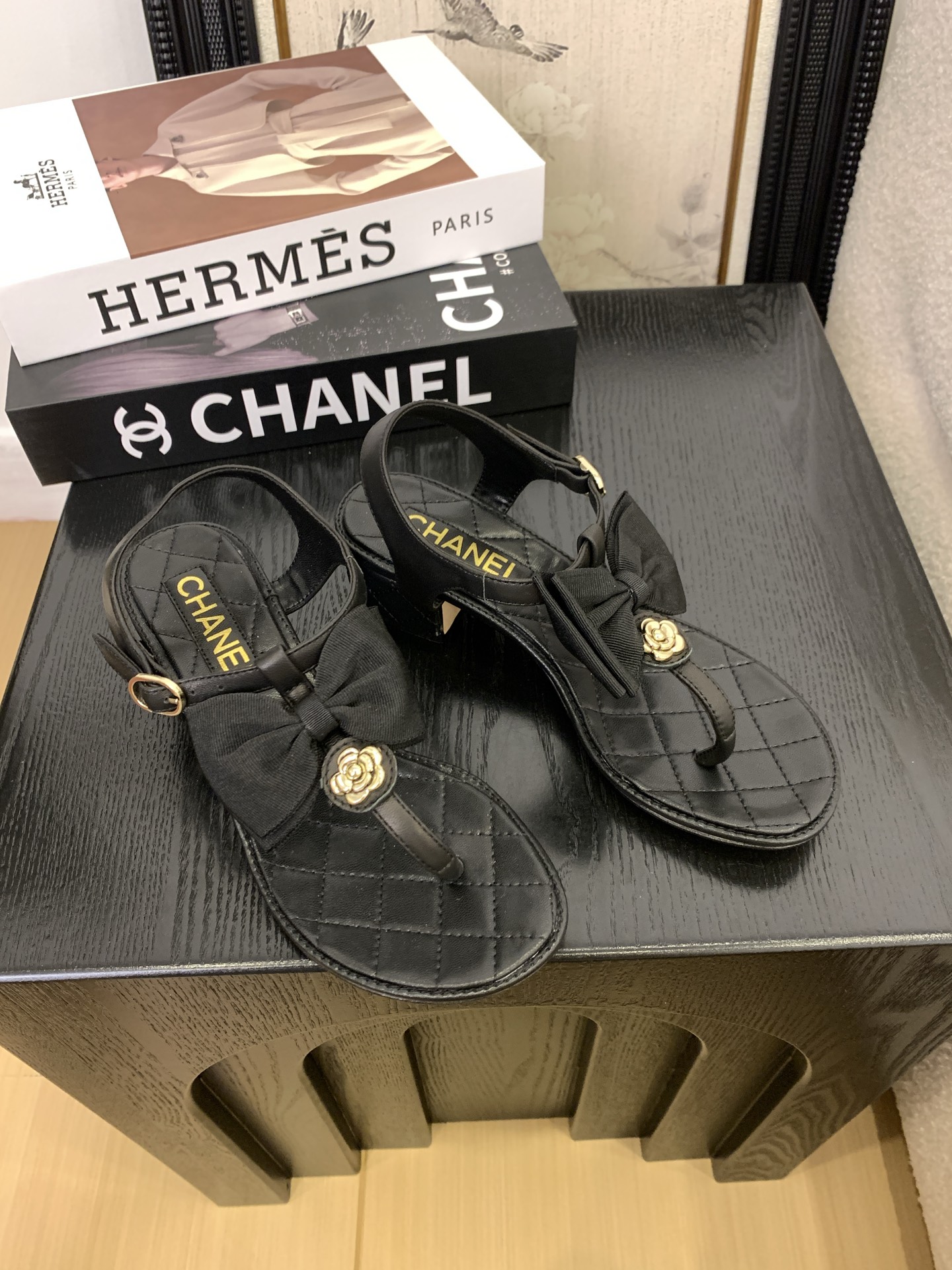 Chanel Women's Thong Sandals with Bow and Pearl Detail - Classic Style 5 i1745389637384 6127 0 3