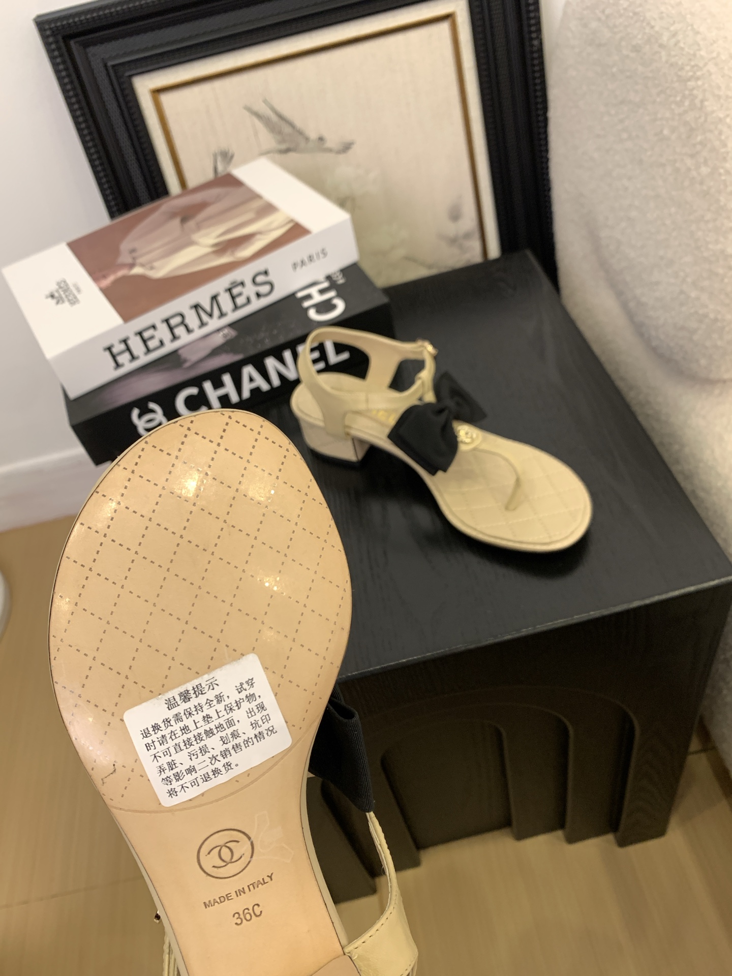 Chanel Women's Classic Thong Sandals with Pearl Buckle - Stylish & Comfortable 6 i1745389786416 6340 0 4