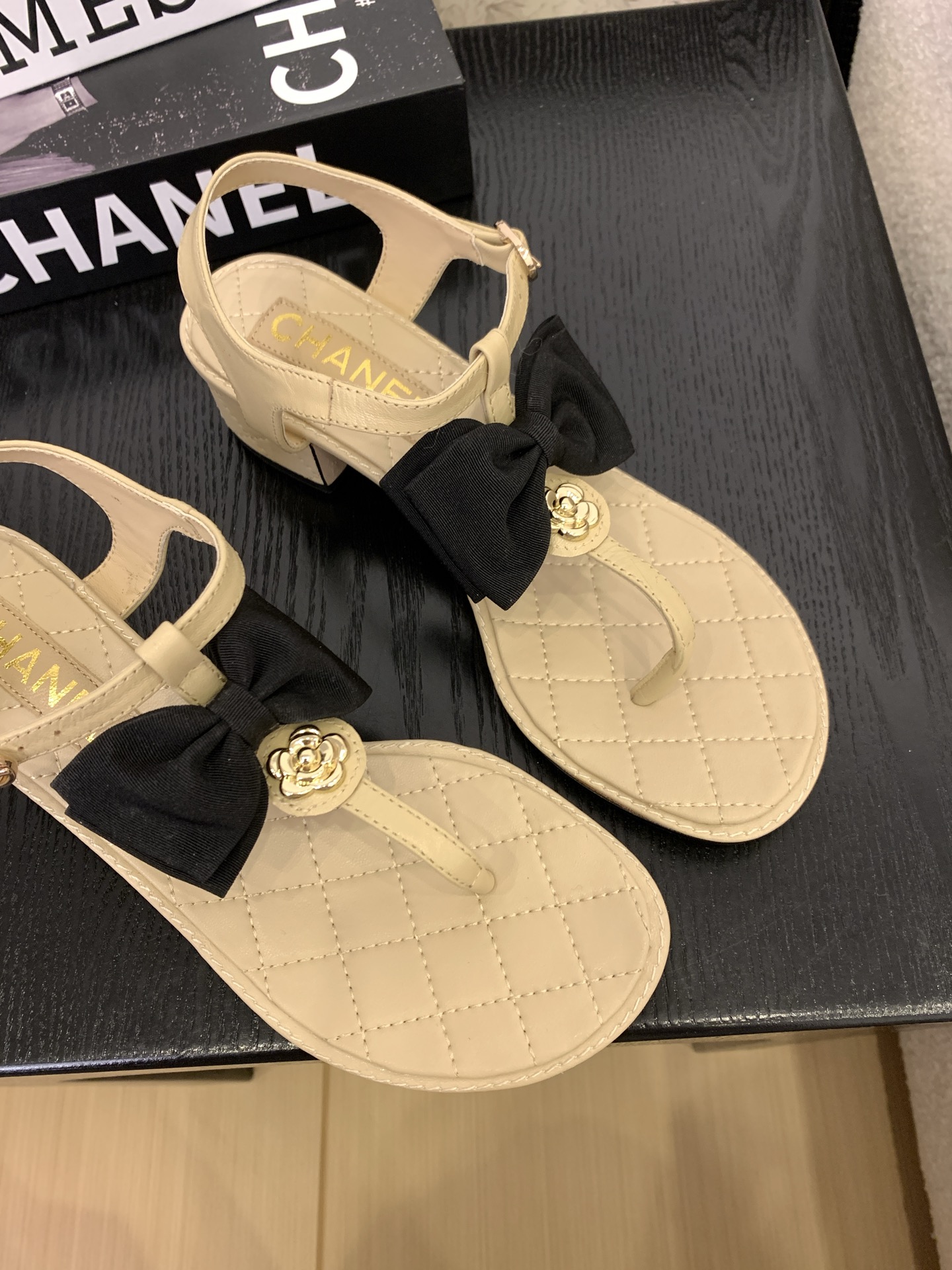 Chanel Women's Classic Thong Sandals with Pearl Buckle - Stylish & Comfortable 7 i1745389786443 9808 0 5