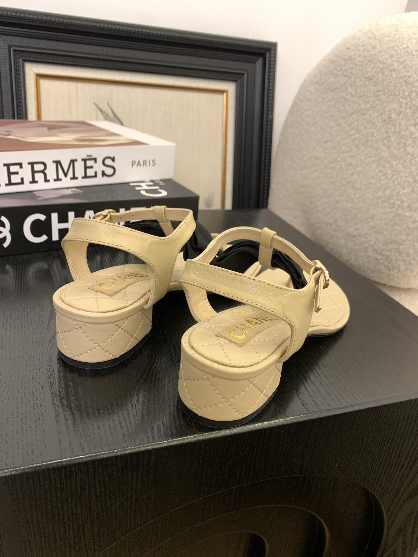 Chanel Women's Classic Thong Sandals with Pearl Buckle - Stylish & Comfortable 8 i1745389786594 1151 0 6