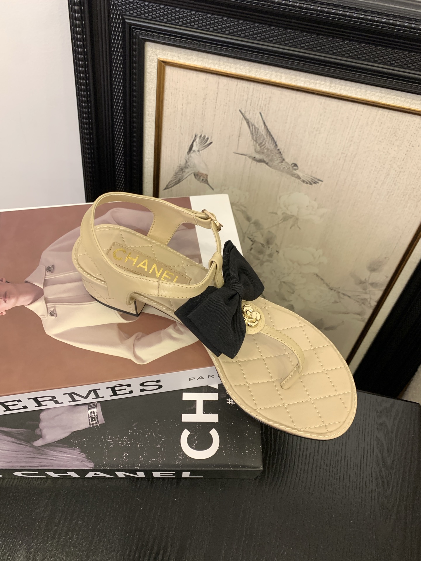 Chanel Women's Classic Thong Sandals with Pearl Buckle - Stylish & Comfortable 10 i1745389788835 1306 0 8