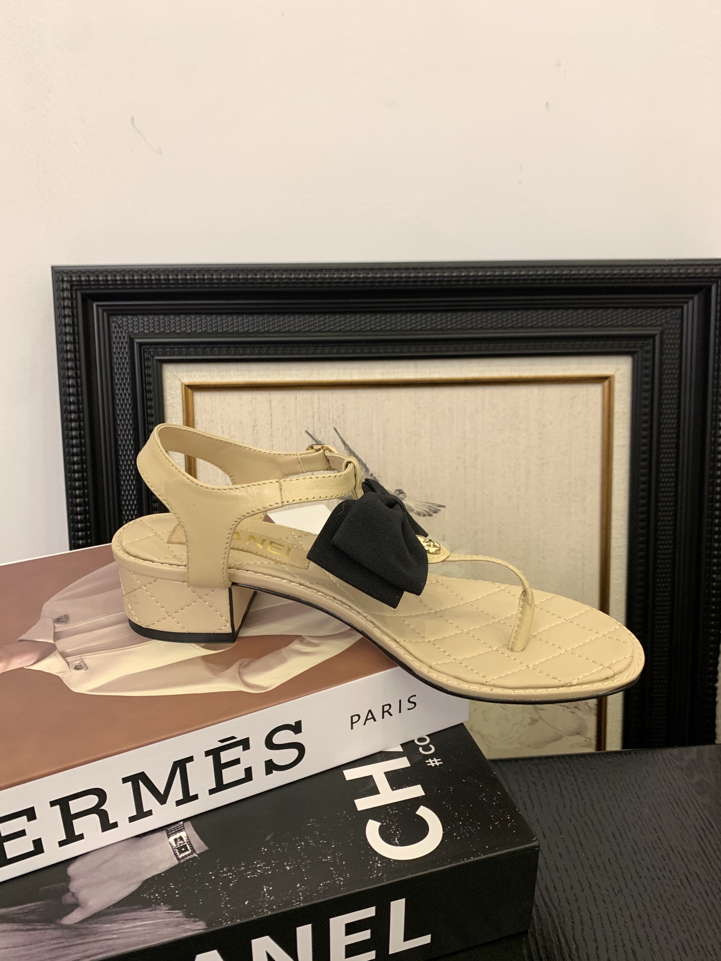 Chanel Women's Classic Thong Sandals with Pearl Buckle - Stylish & Comfortable 9 i1745389789086 9641 0 7