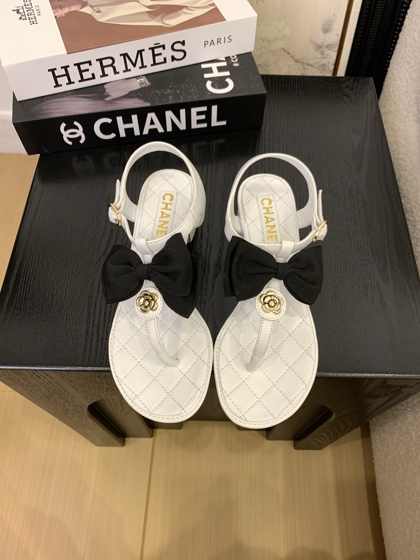 Chanel Women's Leather Thong Heeled Sandals with Bow Accent - Classic Style 3 i1745389903067 115 0 0