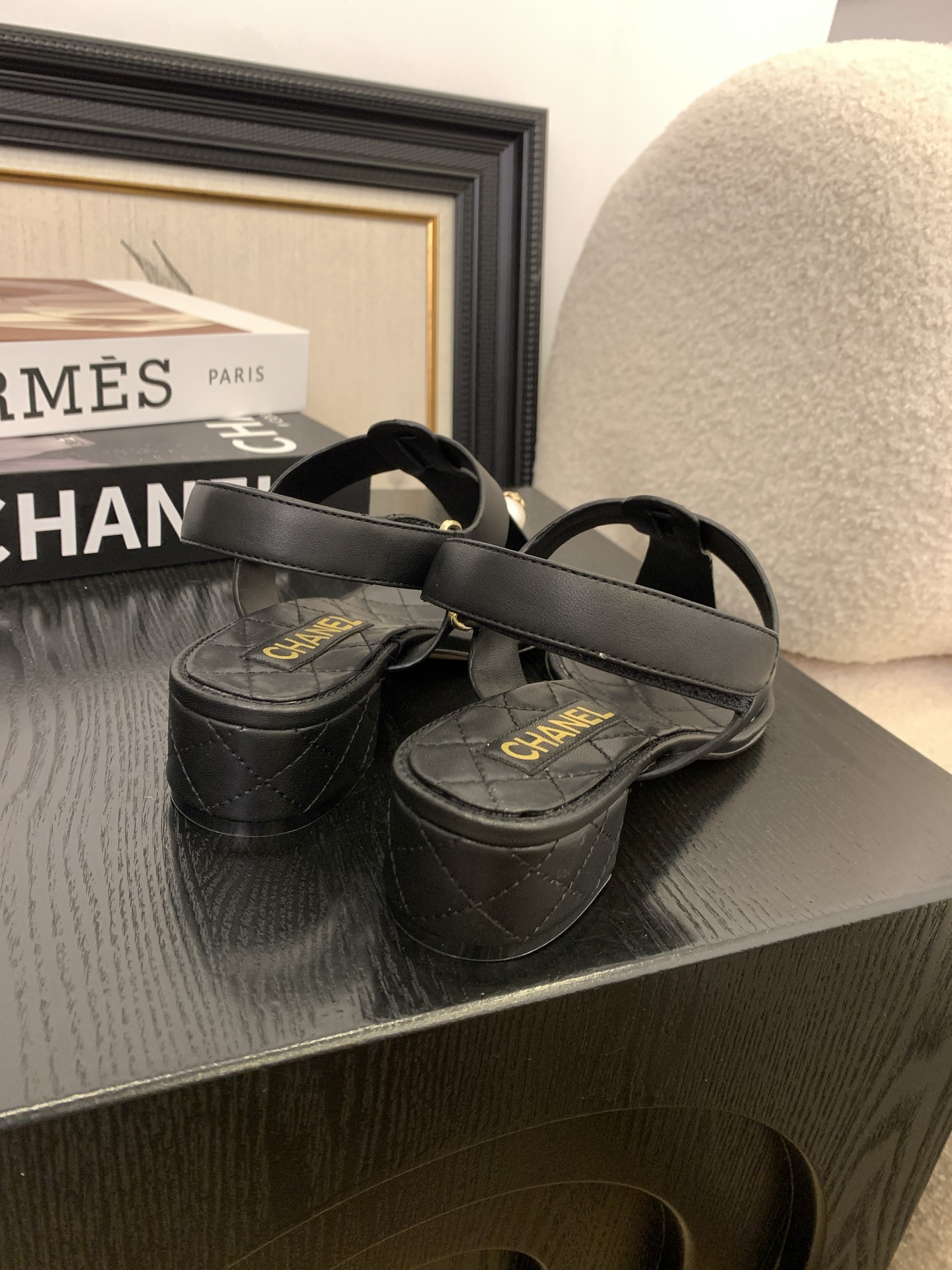 Chanel Women's Black Leather Pearl Thong Sandals Classic Summer Style 7 i1745397250663 9347 0 5