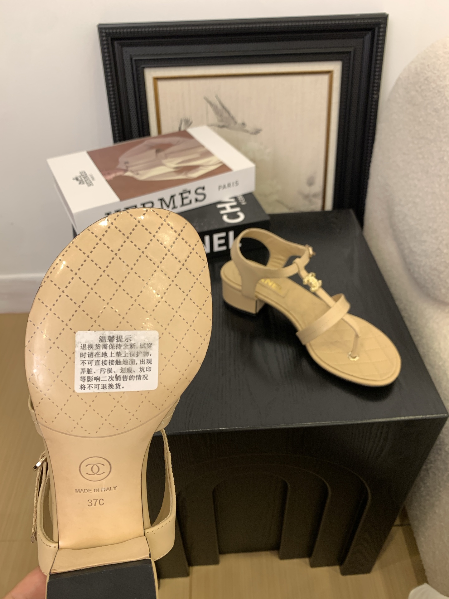 Chanel Women's Pearl Thong Sandal,Lambskin Upper & Leather Sole Italy Made 6 i1745398062394 350 0 4