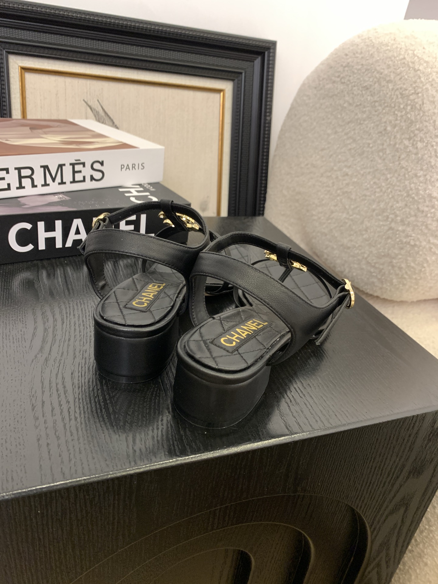 Chanel Women's Black Leather Pearl Thong Sandals With CC Logo, Size 35-39 7 i1745398215090 8003 0 5