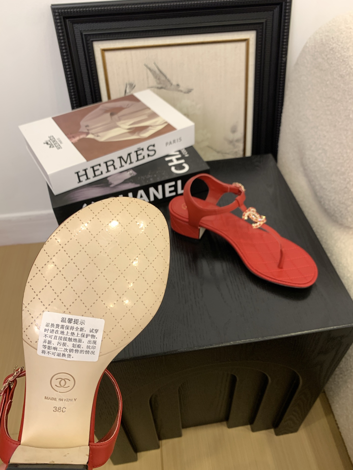 Chanel Women's Thong Sandals with Iconic CC Logo - Classic and Chic 6 i1745399049794 1070 0 4