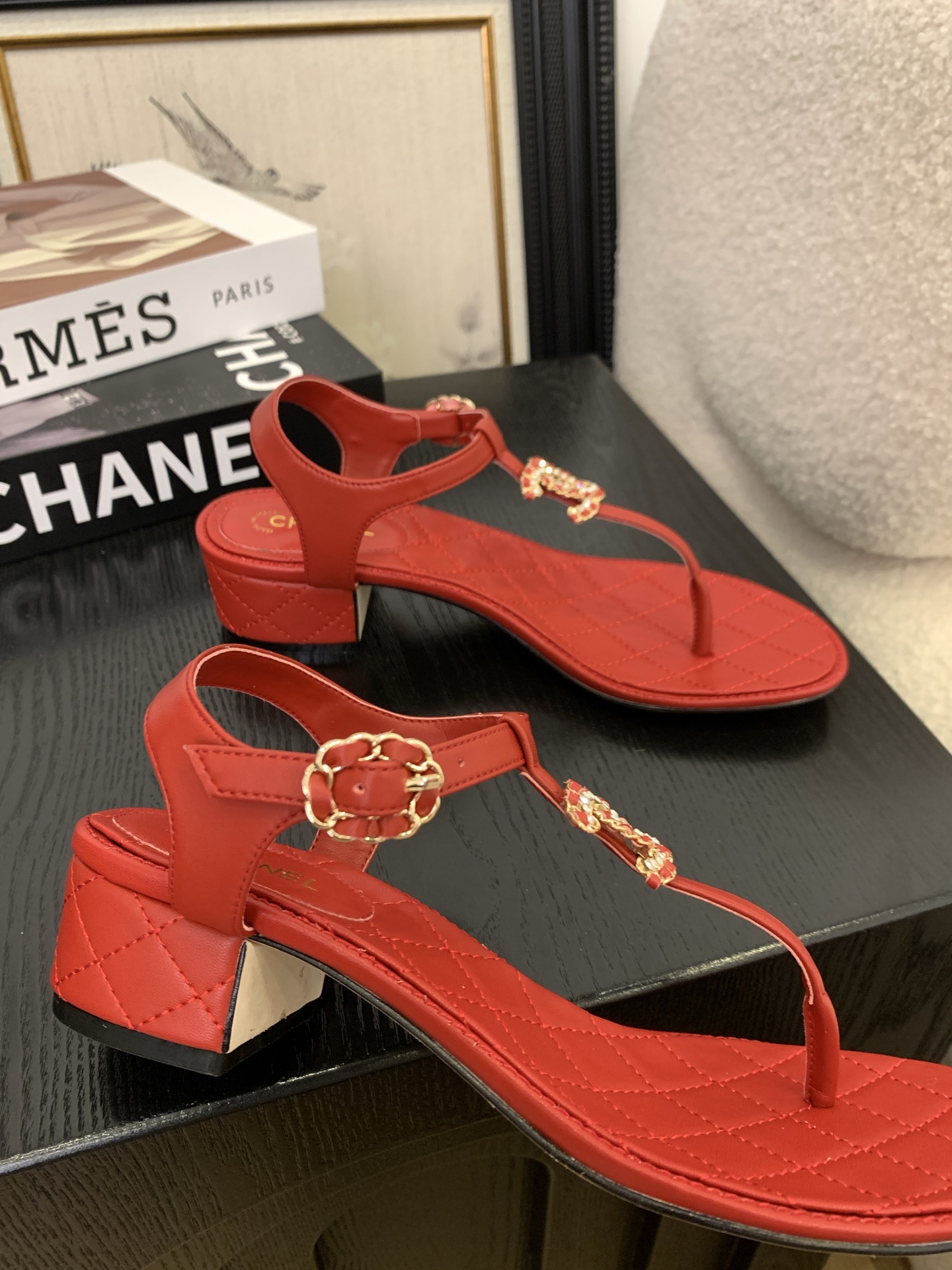 Chanel Women's Thong Sandals with Iconic CC Logo - Classic and Chic 4 i1745399052815 7123 0 2