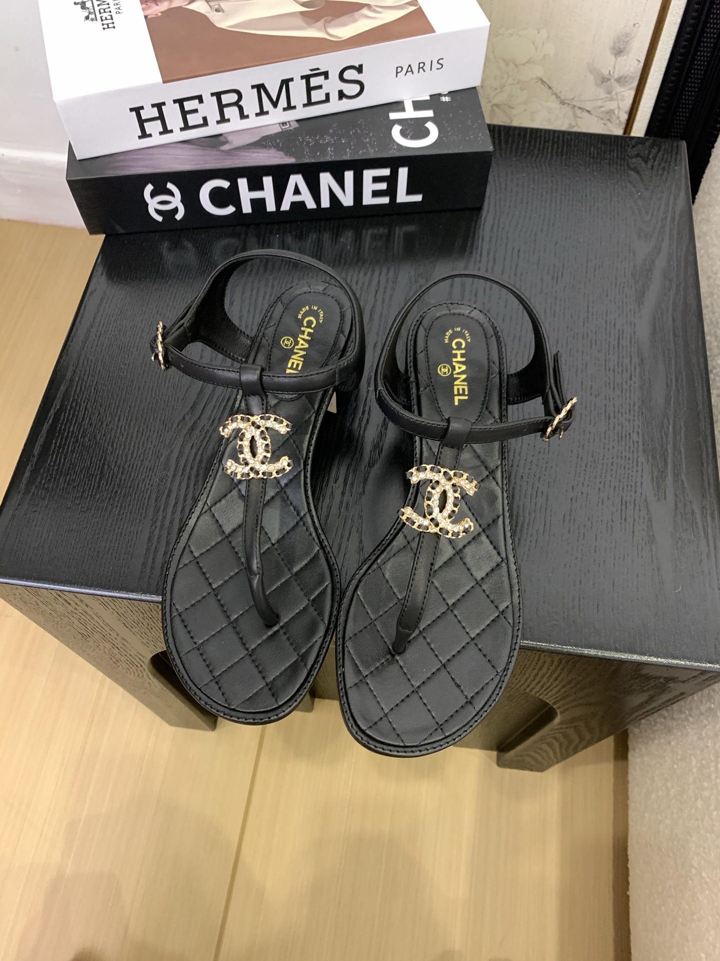Chanel Women's Classic Thong Sandals with Pearl CC Logo - Luxurious Comfort 2 i1745403232222 1541 0 0
