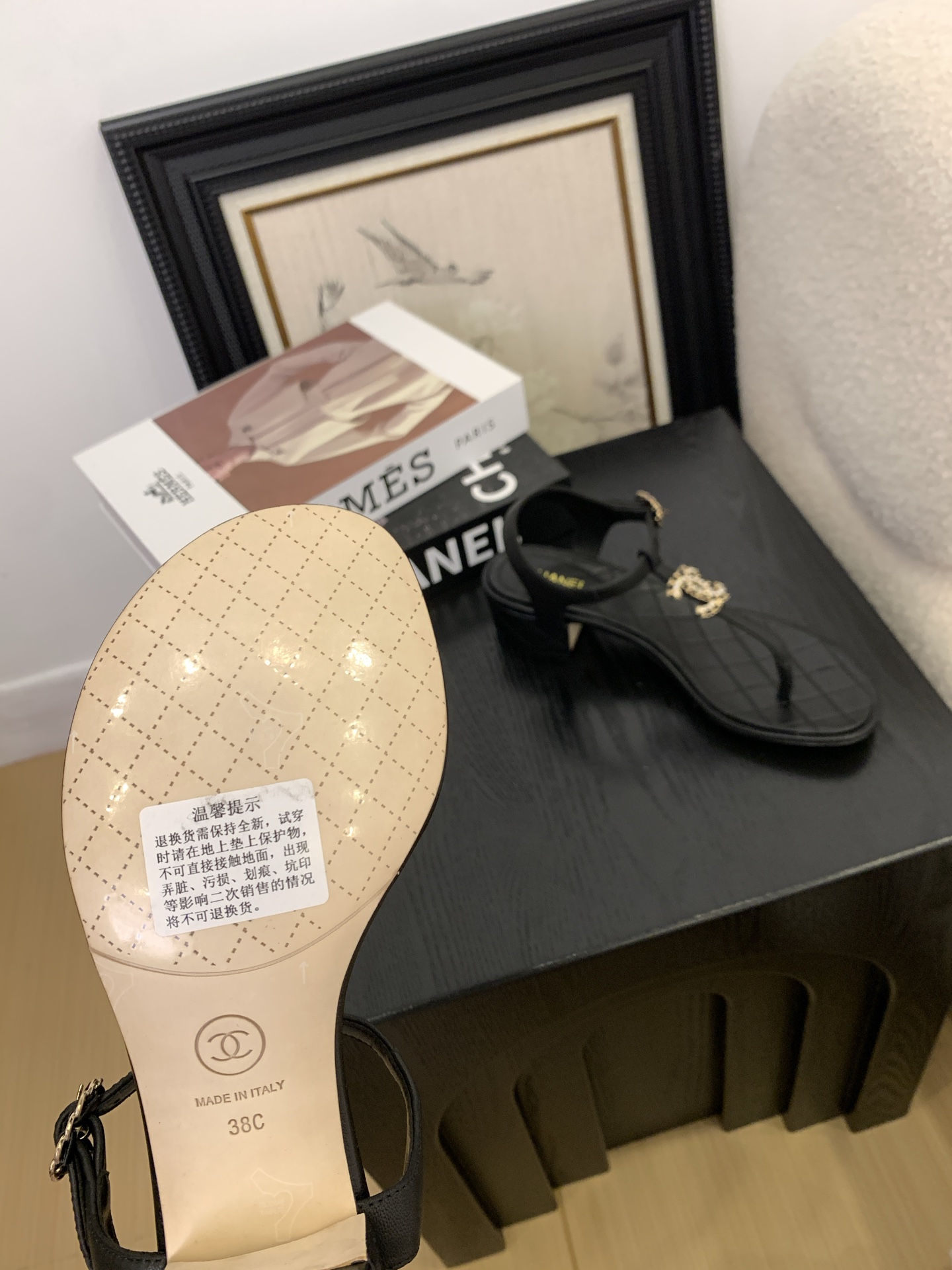 Chanel Women's Classic Thong Sandals with Pearl CC Logo - Luxurious Comfort 6 i1745403232222 3911 0 4