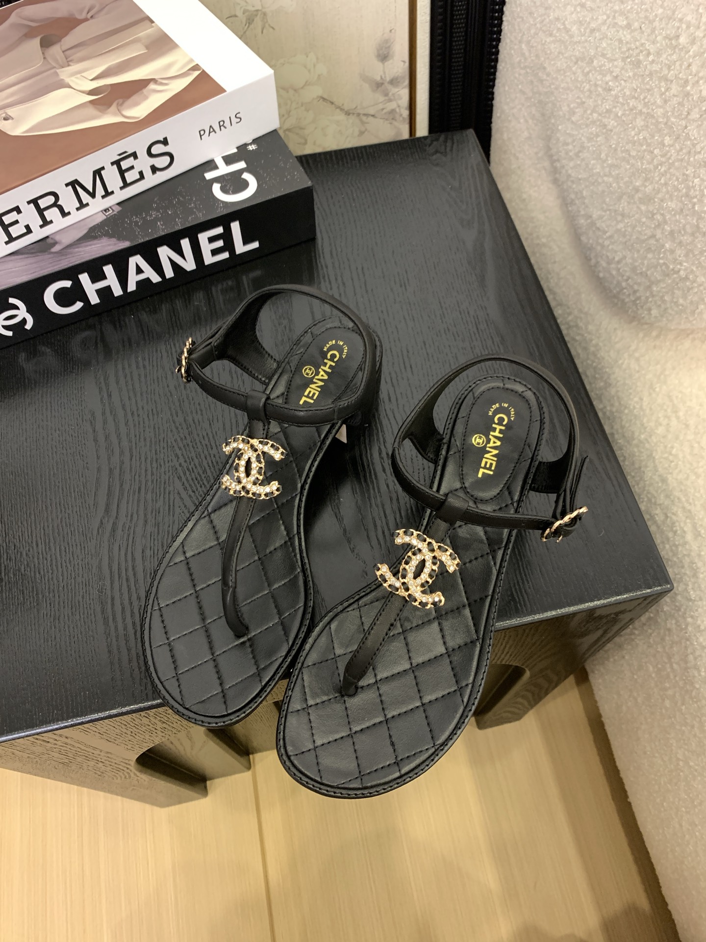 Chanel Women's Classic Thong Sandals with Pearl CC Logo - Luxurious Comfort 3 i1745403234597 9450 0 1