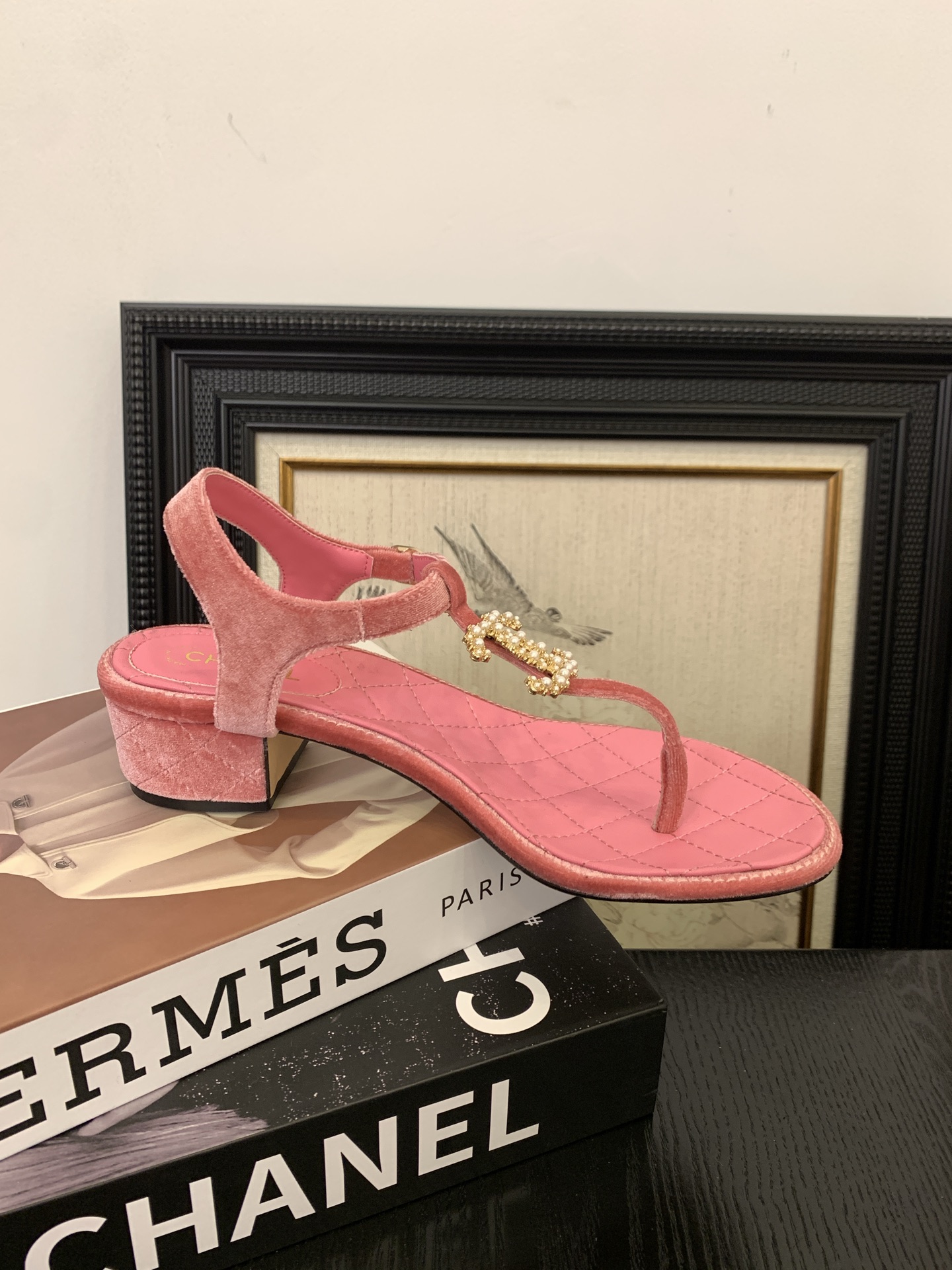 Chanel Women's Classic Thong Sandals with Iridescent Pearl CC Logo 9 i1745406818769 2245 0 7