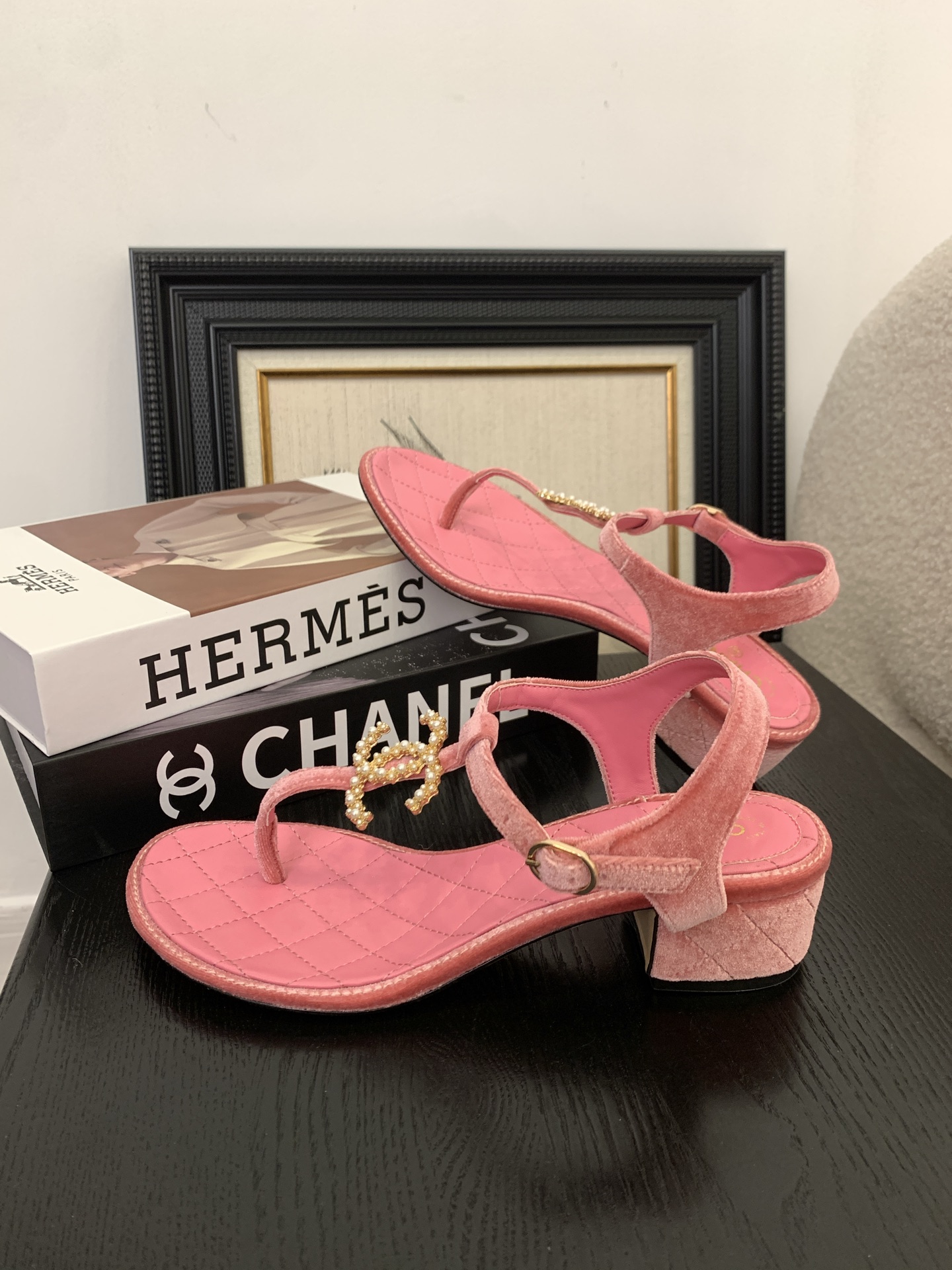 Chanel Women's Classic Thong Sandals with Iridescent Pearl CC Logo 8 i1745406819028 4078 0 5