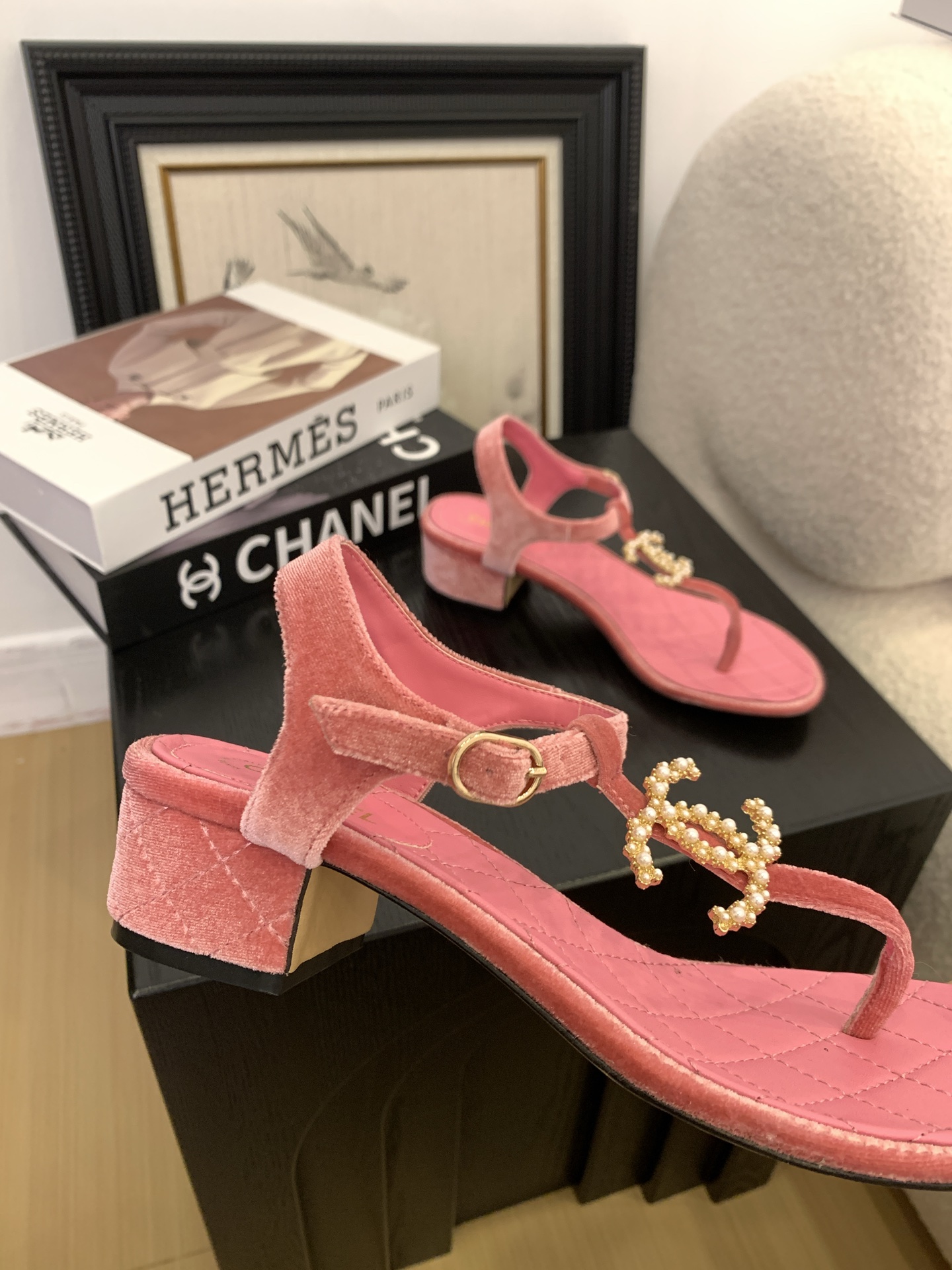Chanel Women's Classic Thong Sandals with Iridescent Pearl CC Logo 5 i1745406830638 5443 0 2