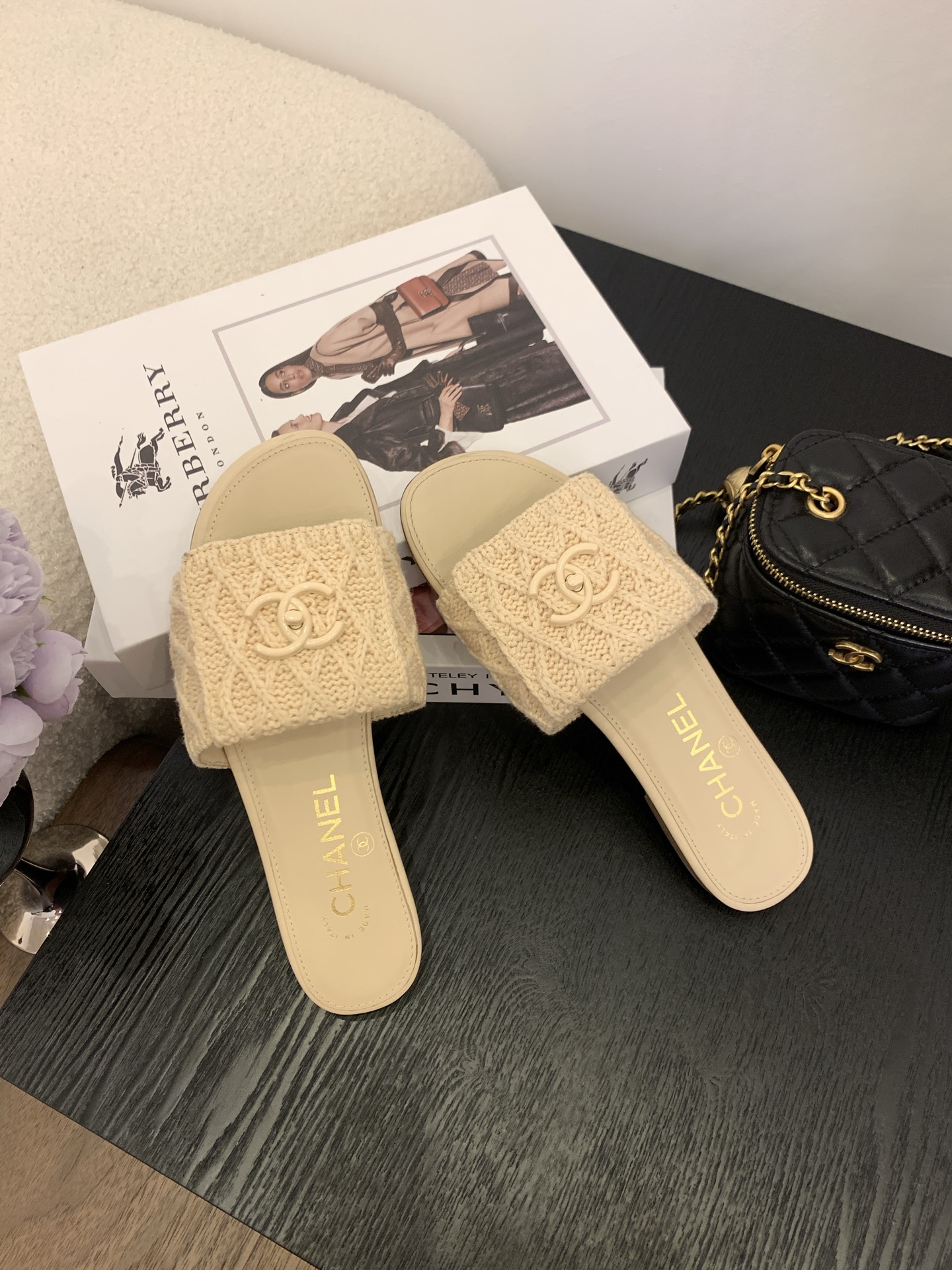 Elegant Chanel Women's Beige Knit CC Logo Pool Slides Sandals 7 i1745555025865 1959 0 5