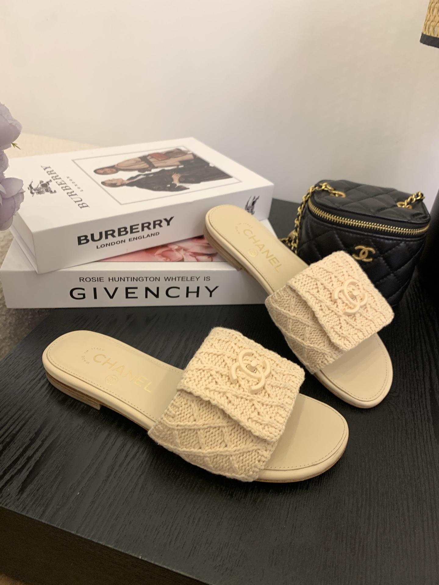 Elegant Chanel Women's Beige Knit CC Logo Pool Slides Sandals 9 i1745555025886 6399 0 7