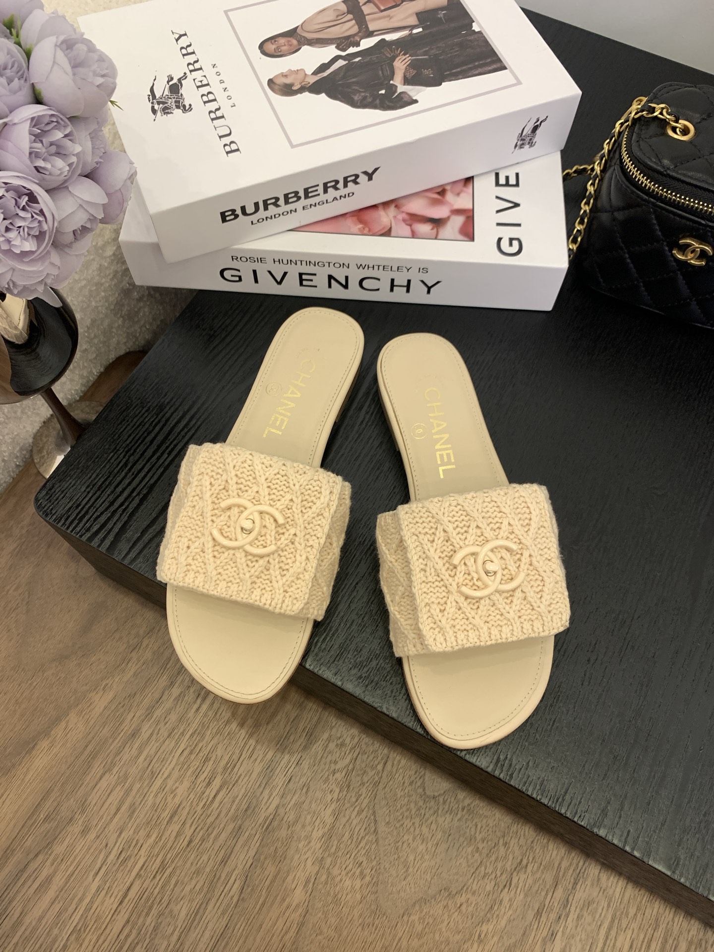 Elegant Chanel Women's Beige Knit CC Logo Pool Slides Sandals 4 i1745555025926 897 0 1