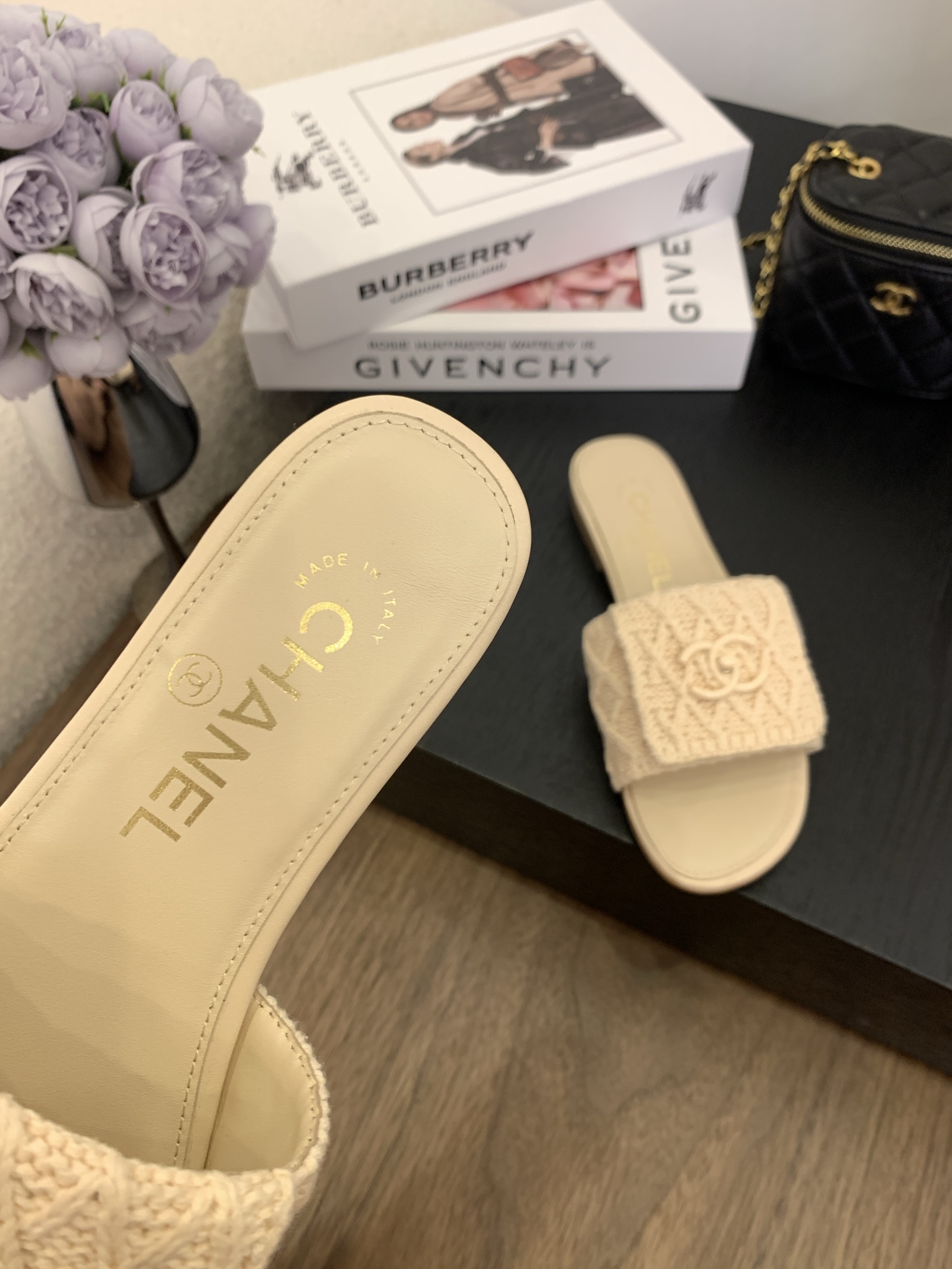 Elegant Chanel Women's Beige Knit CC Logo Pool Slides Sandals 5 i1745555065657 4320 0 3