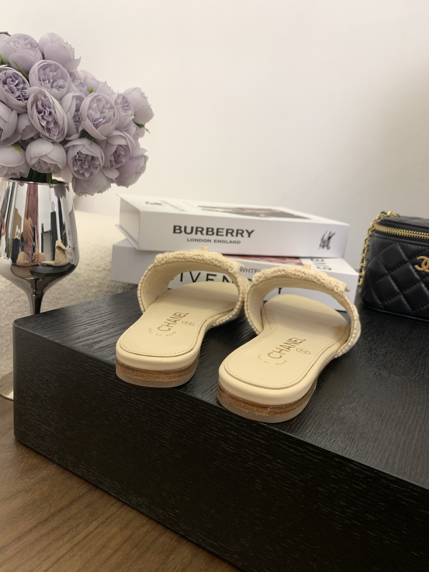 Elegant Chanel Women's Beige Knit CC Logo Pool Slides Sandals 6 i1745555066253 1030 0 4
