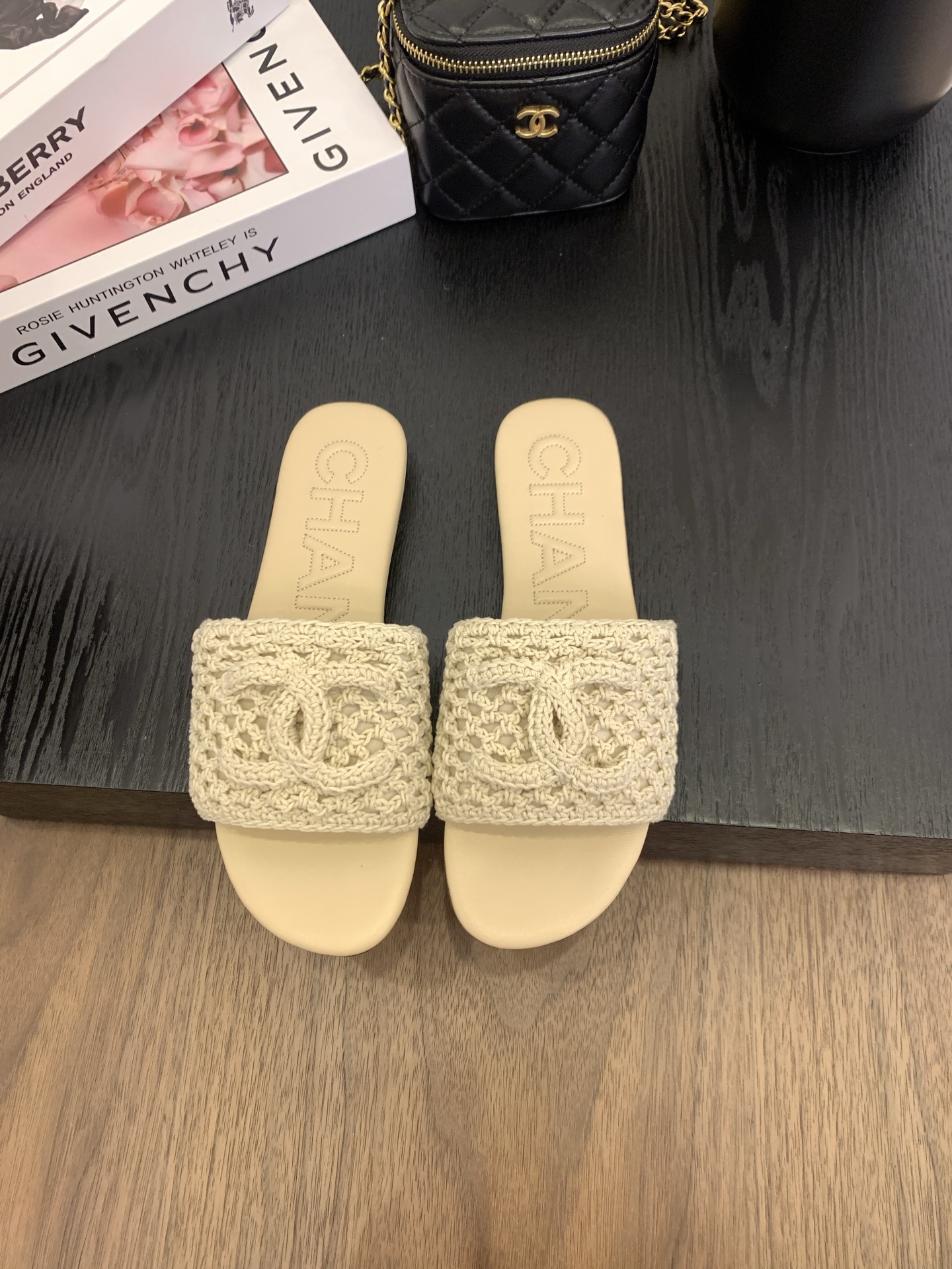 NO:244424,[Spot sale] *25 Counter [authentic grade] version!  !  Official catalog Numbers of codes 35, 36, 37, 38, 39 (34/40/41 Custom-made communication with customer service) are equipped with genuine Italian packaging, slippers, slippers19860909【现货发售】 *25 专柜【正品级】版本！！ 官方目录 码数35、36、37、38、39 (34/40/41 需要定做跟客服♂沟通) 均配有意大利正品包装,拖鞋,slippers,Women's Shoes