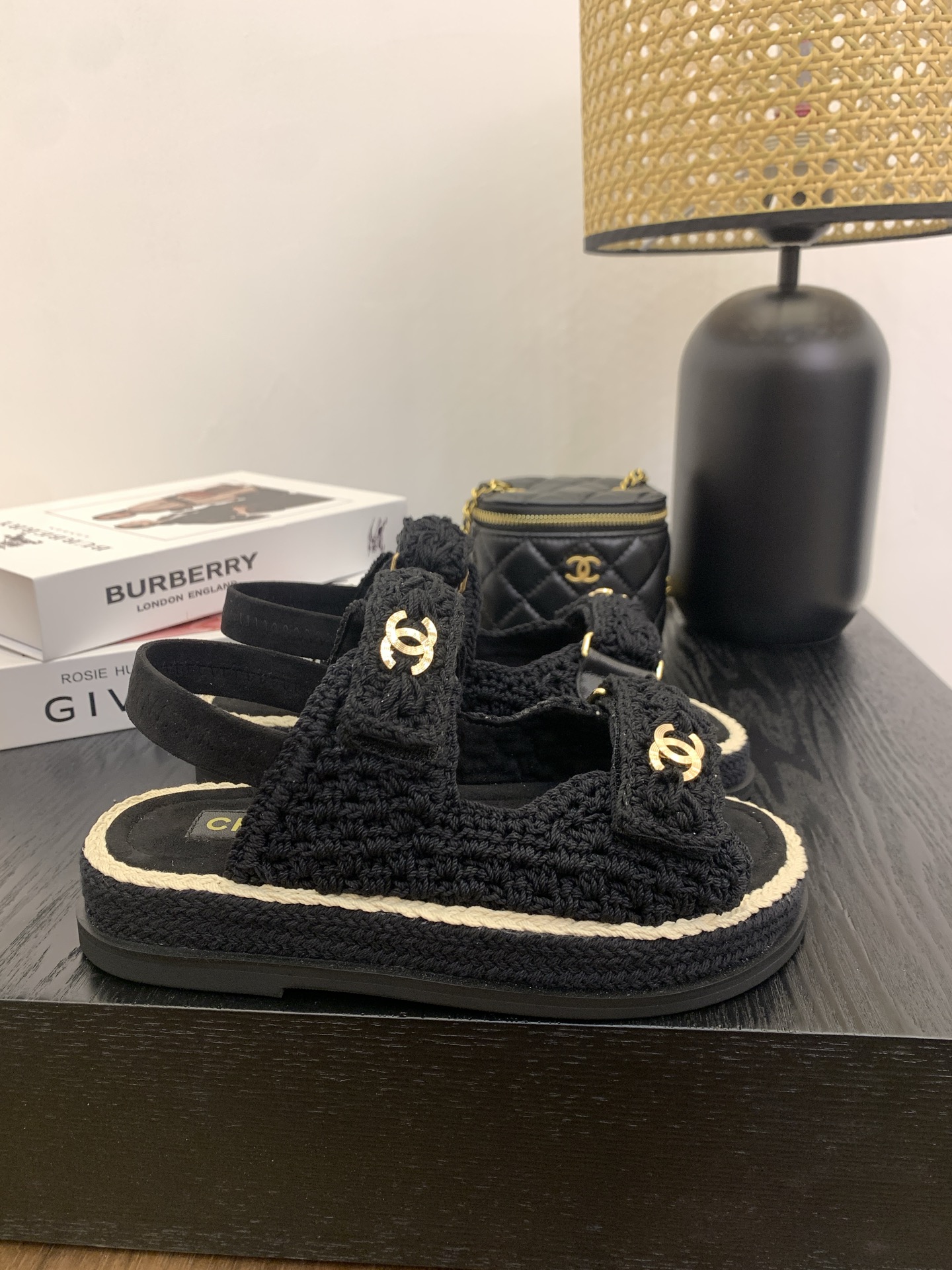 Elegant Women's Sandals with Iconic Logo - Perfect for Summer Fashion 10 i1745731765855 4067 0 8