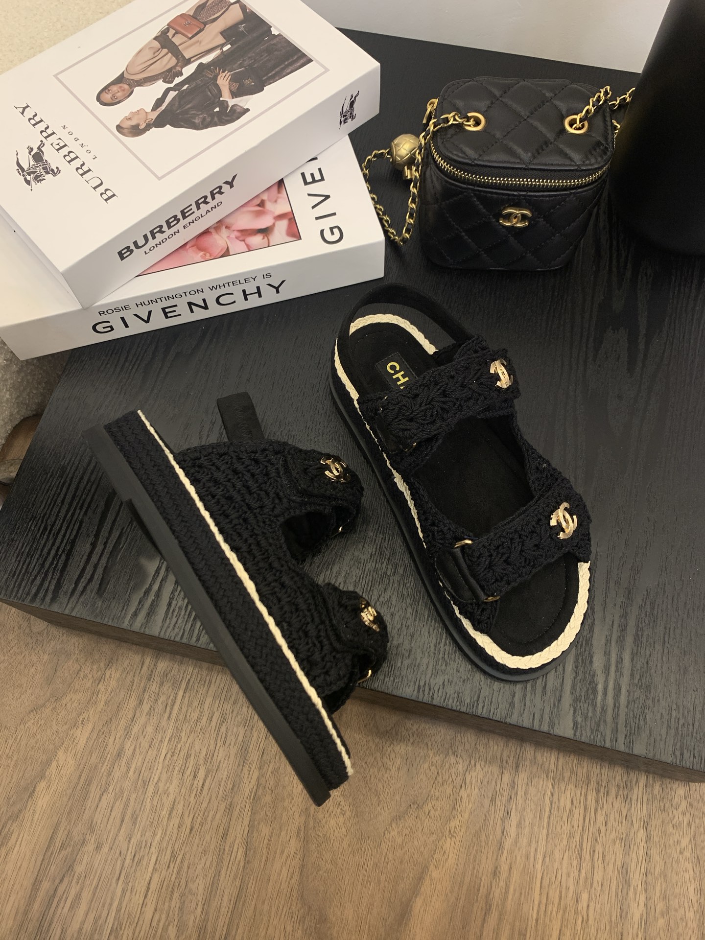 Elegant Women's Sandals with Iconic Logo - Perfect for Summer Fashion 5 i1745731766107 1238 0 2