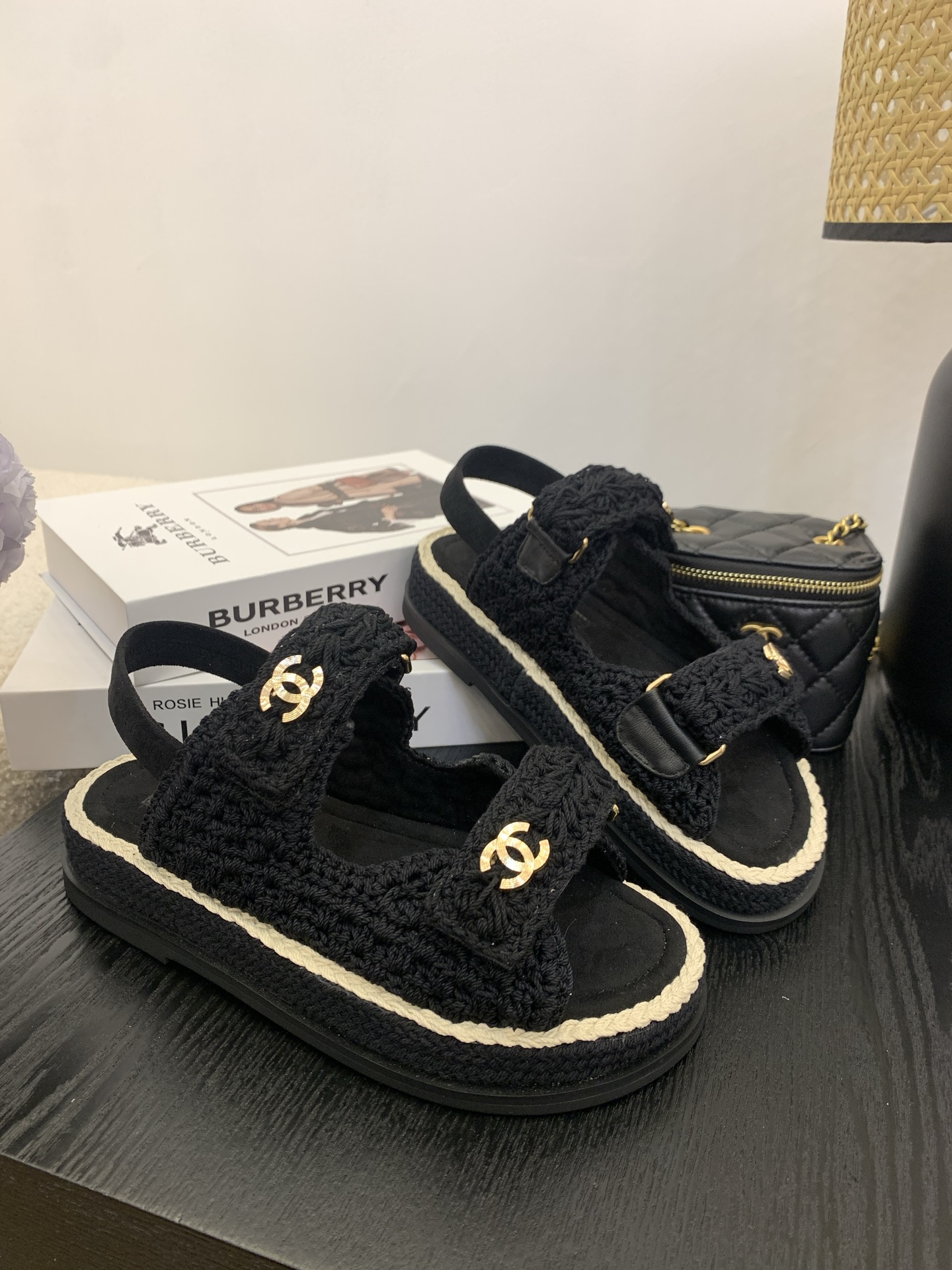 Elegant Women's Sandals with Iconic Logo - Perfect for Summer Fashion 1 Elegant Women's Sandals with Iconic Logo - Perfect for Summer Fashion
