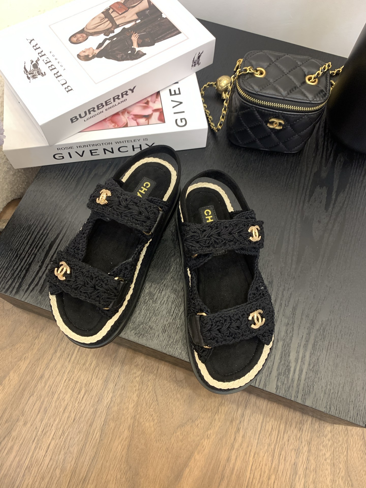 Elegant Women's Sandals with Iconic Logo - Perfect for Summer Fashion 4 i1745731770611 9720 0 1